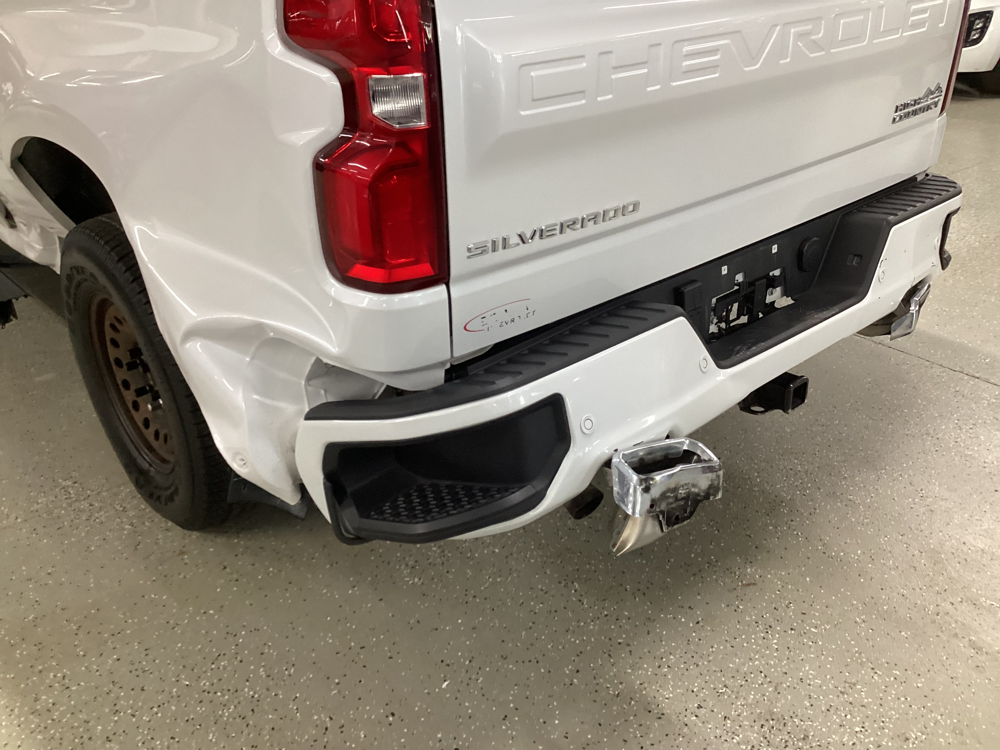 2023 CHEVROLET Silverado 4WD High Country Crew Cab - Image 11