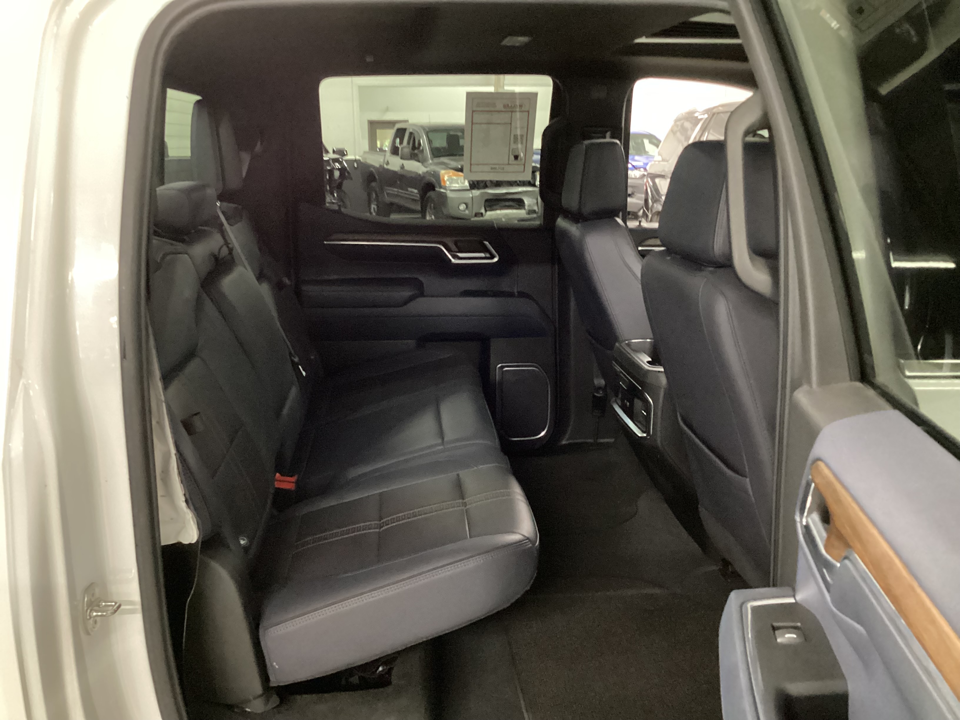 2023 CHEVROLET Silverado 4WD High Country Crew Cab - Image 13