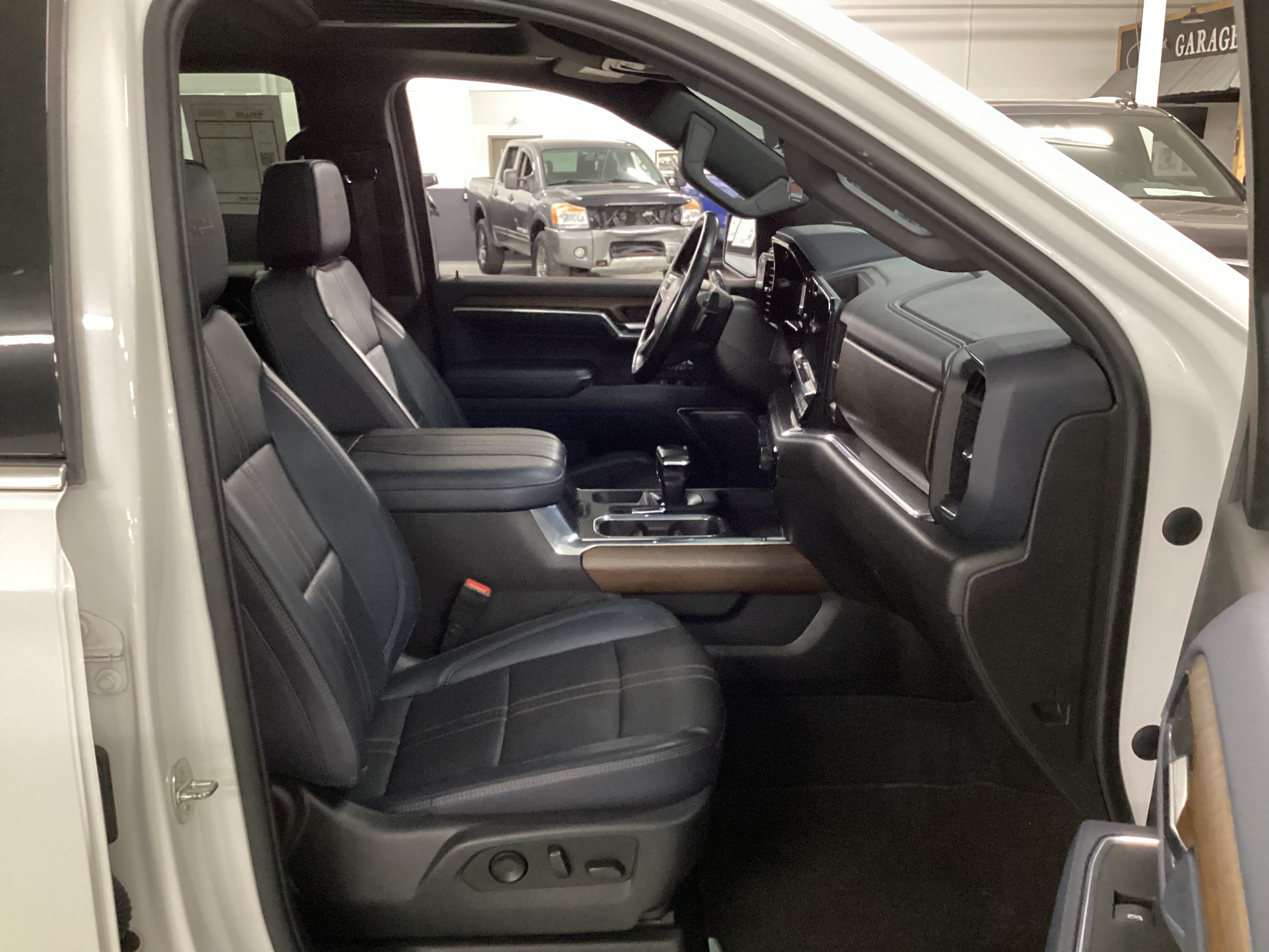 2023 CHEVROLET Silverado 4WD High Country Crew Cab - Image 14