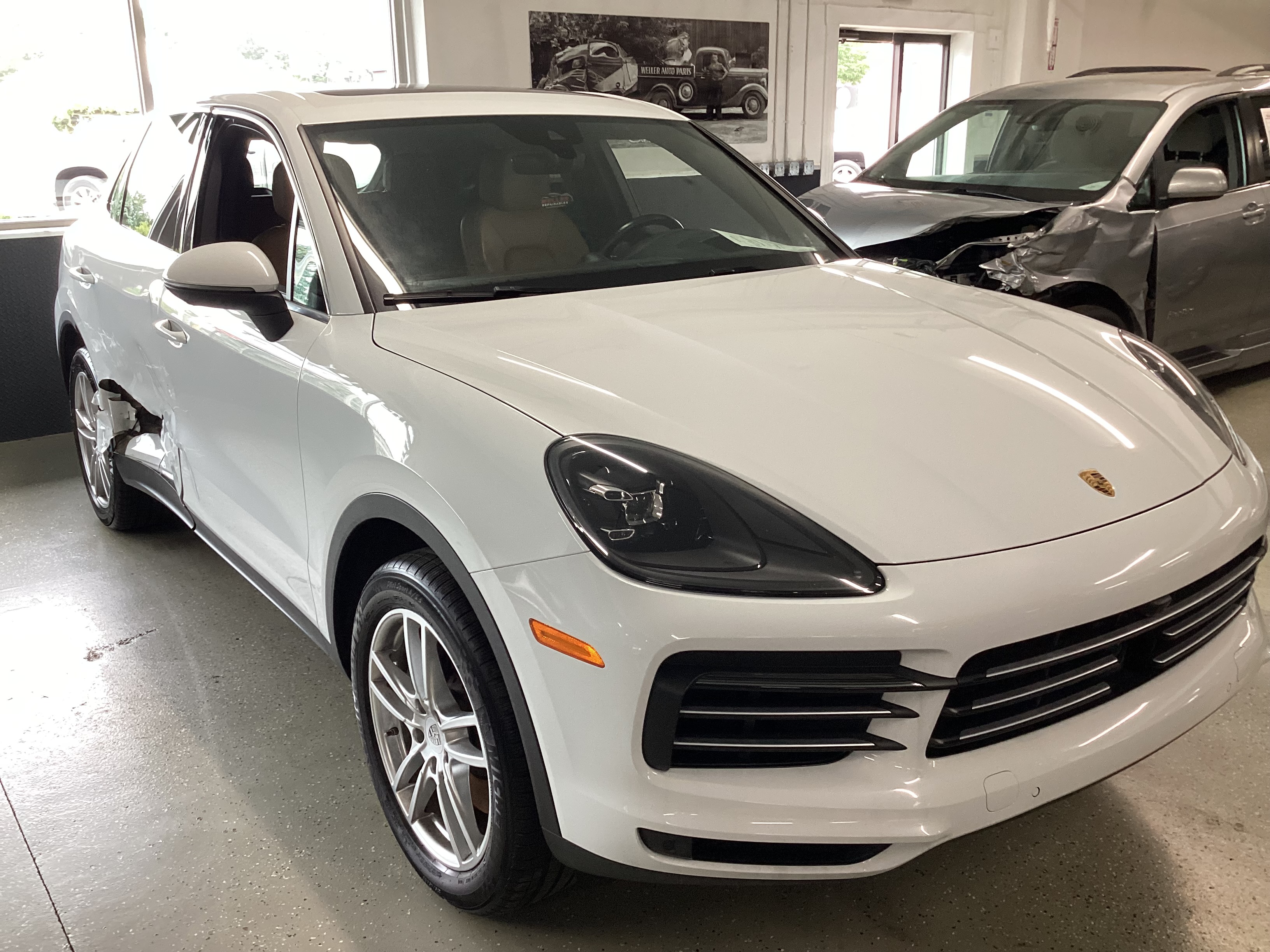 2023 PORSCHE Cayenne AWD - Image 4