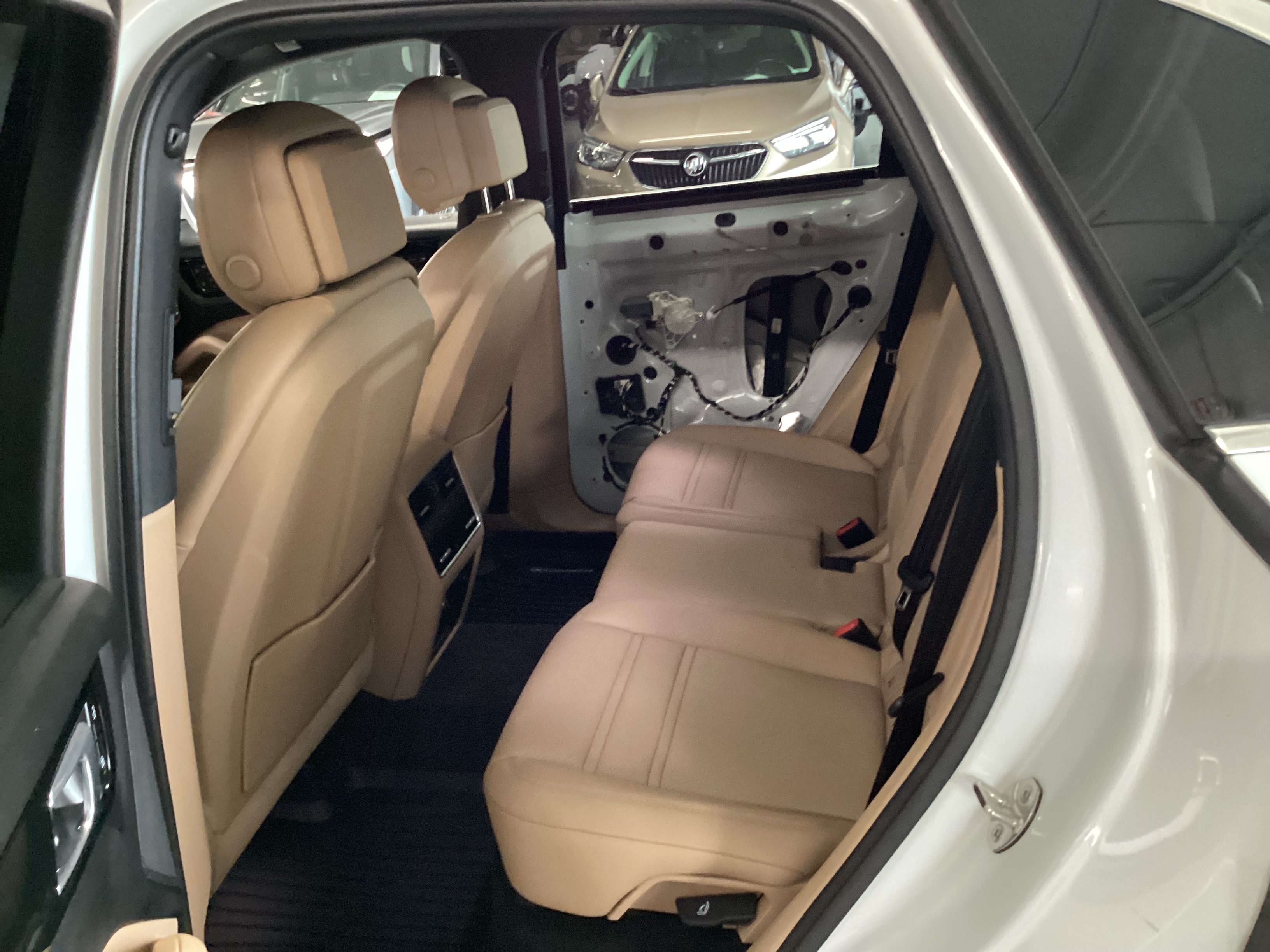2023 PORSCHE Cayenne AWD - Image 6