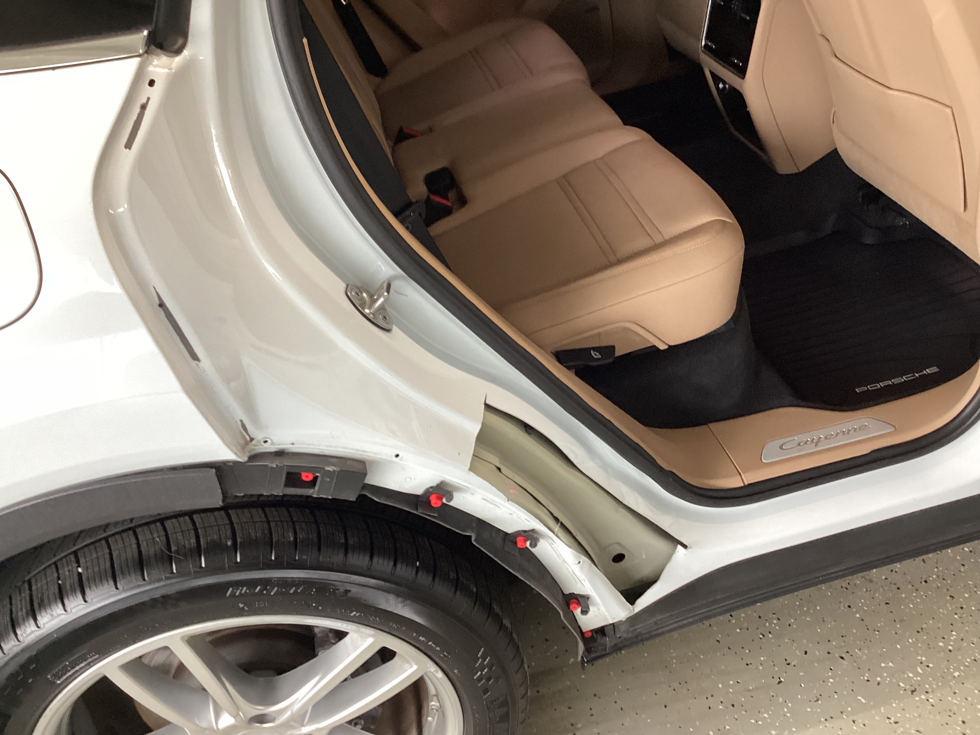 2023 PORSCHE Cayenne AWD - Image 9