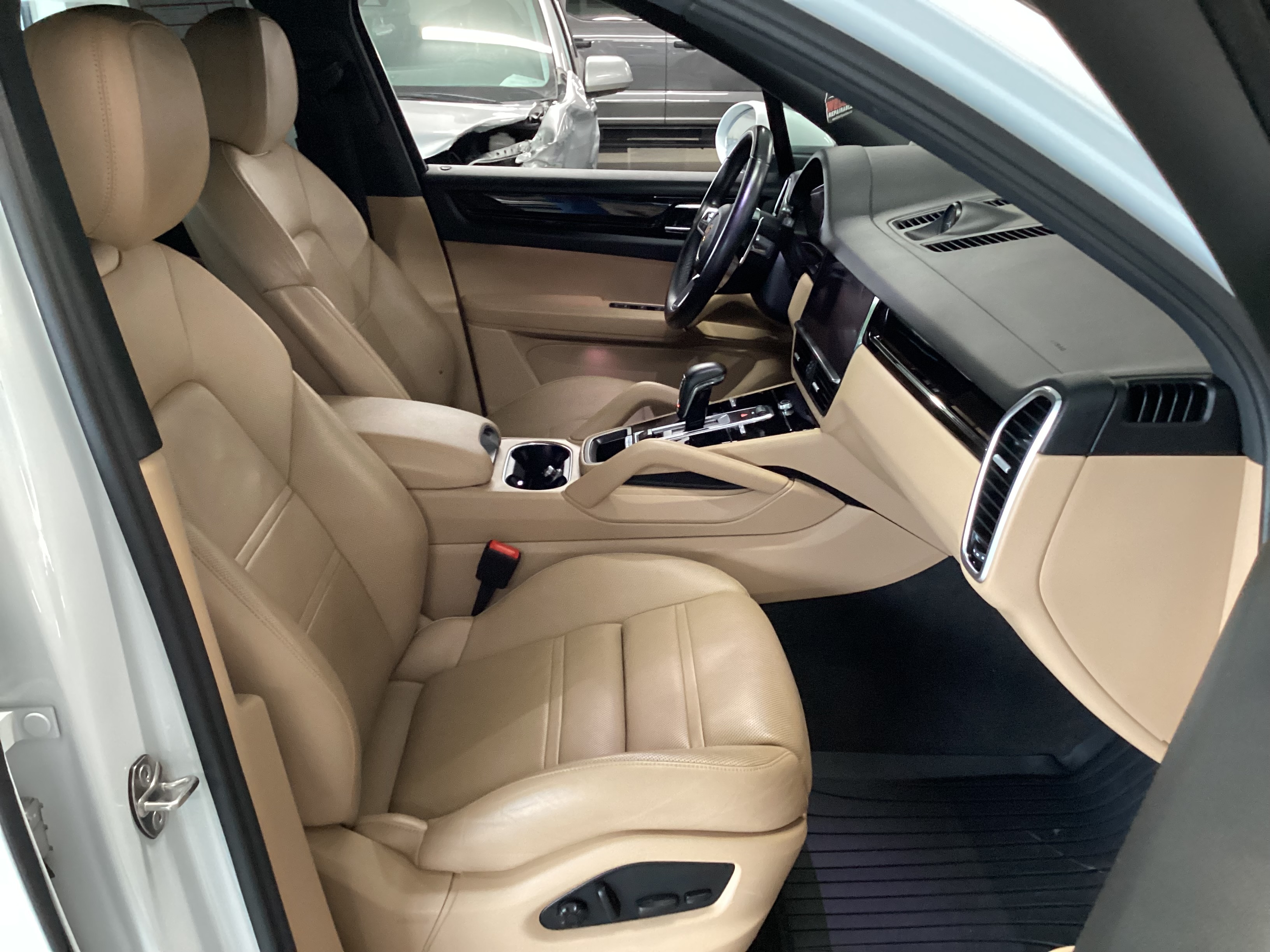 2023 PORSCHE Cayenne AWD - Image 11