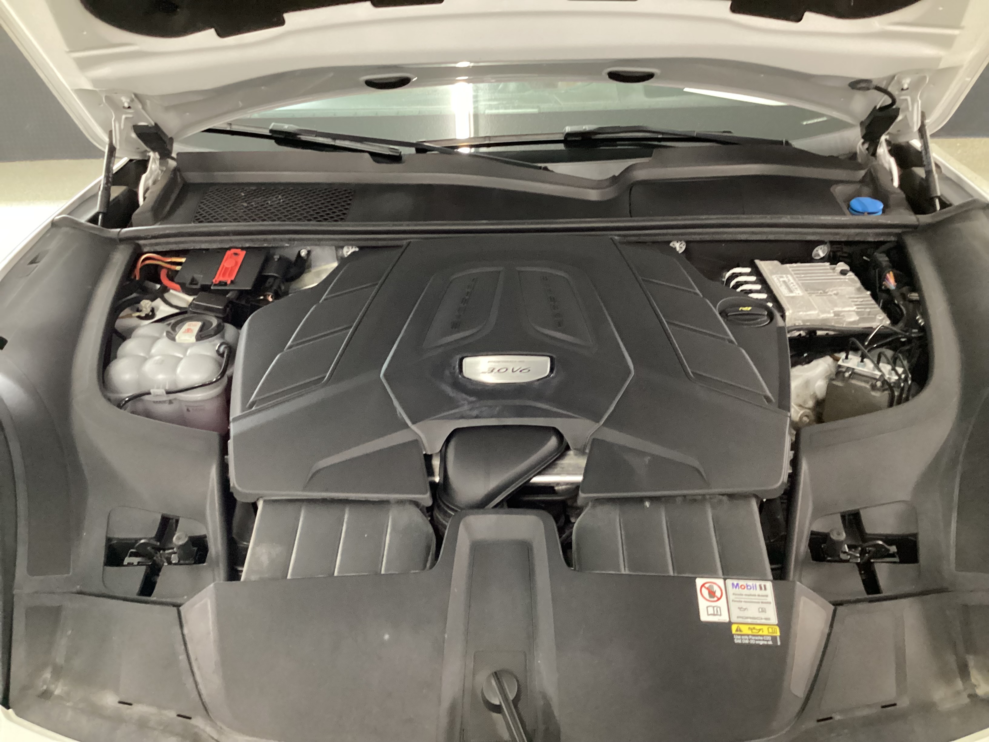 2023 PORSCHE Cayenne AWD - Image 14