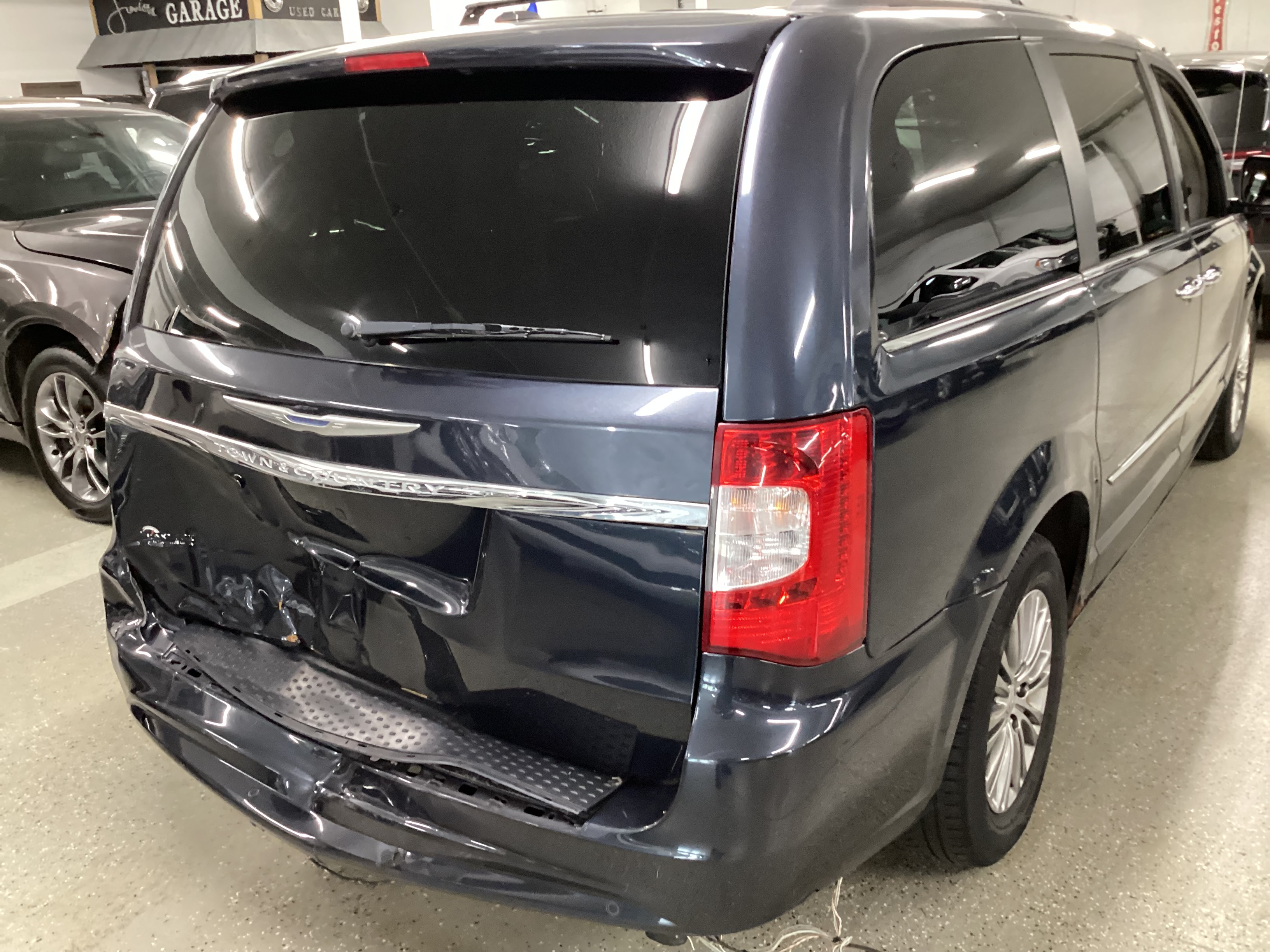 2014 CHRYSLER Town & Country Touring-L - Image 3