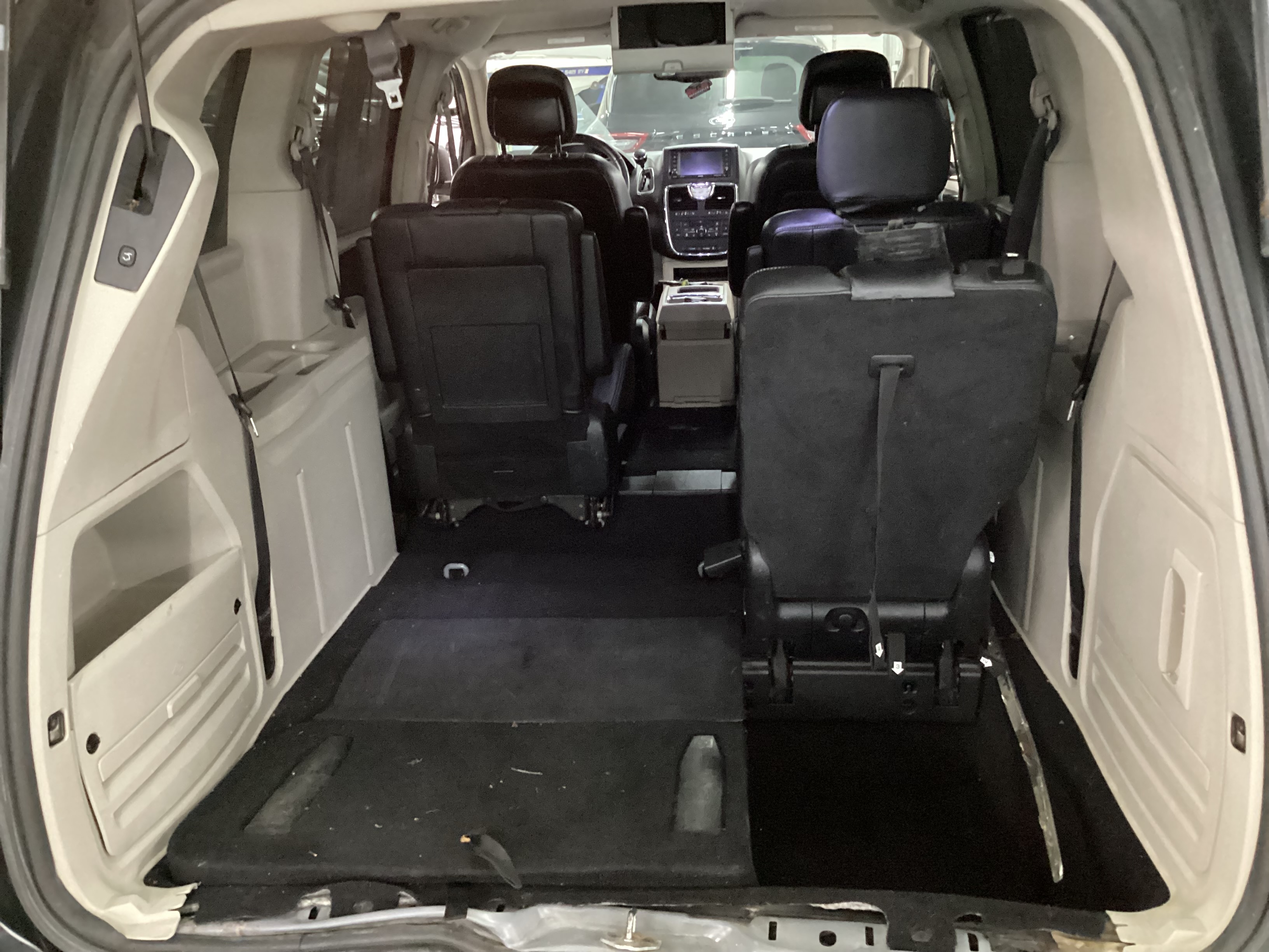 2014 CHRYSLER Town & Country Touring-L - Image 8