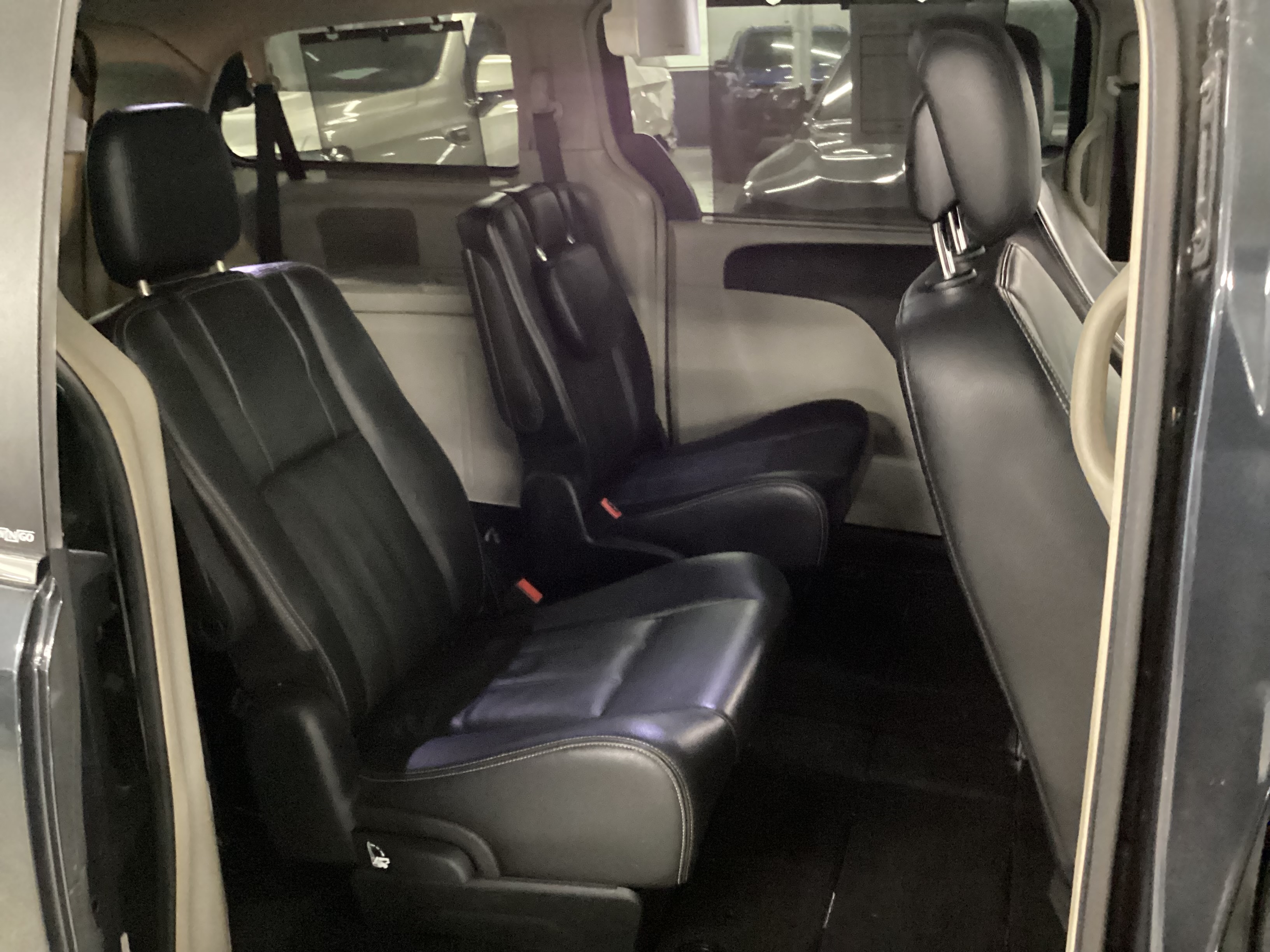2014 CHRYSLER Town & Country Touring-L - Image 11