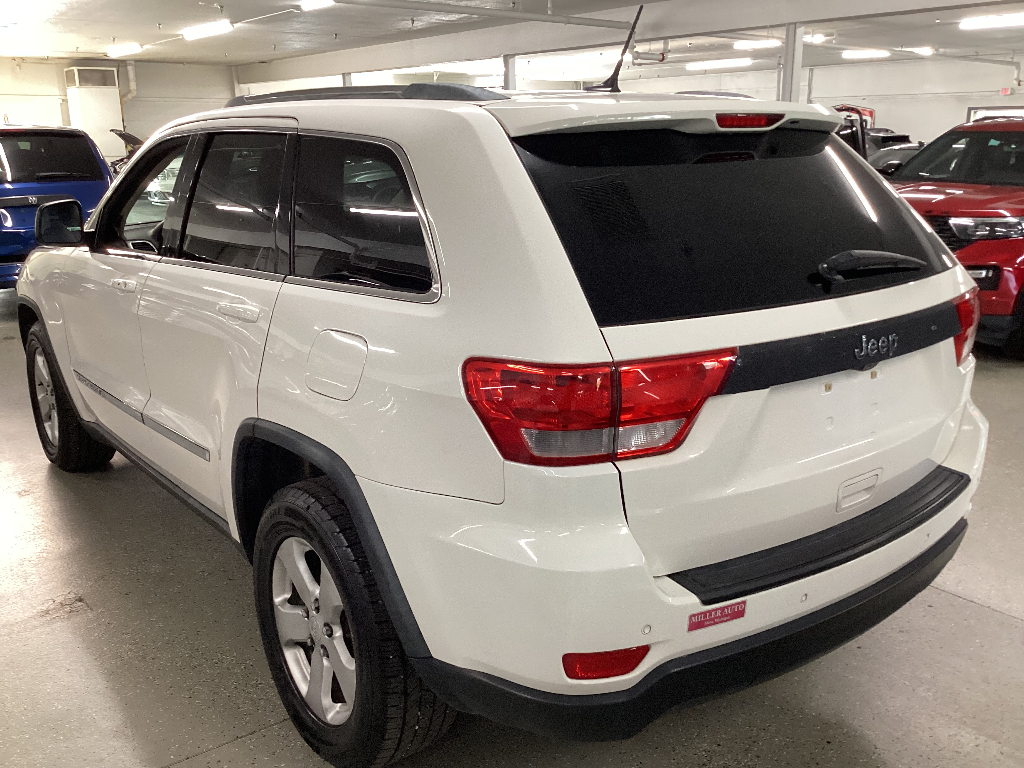 2011 JEEP Grand Cherokee Laredo 4WD - Image 2