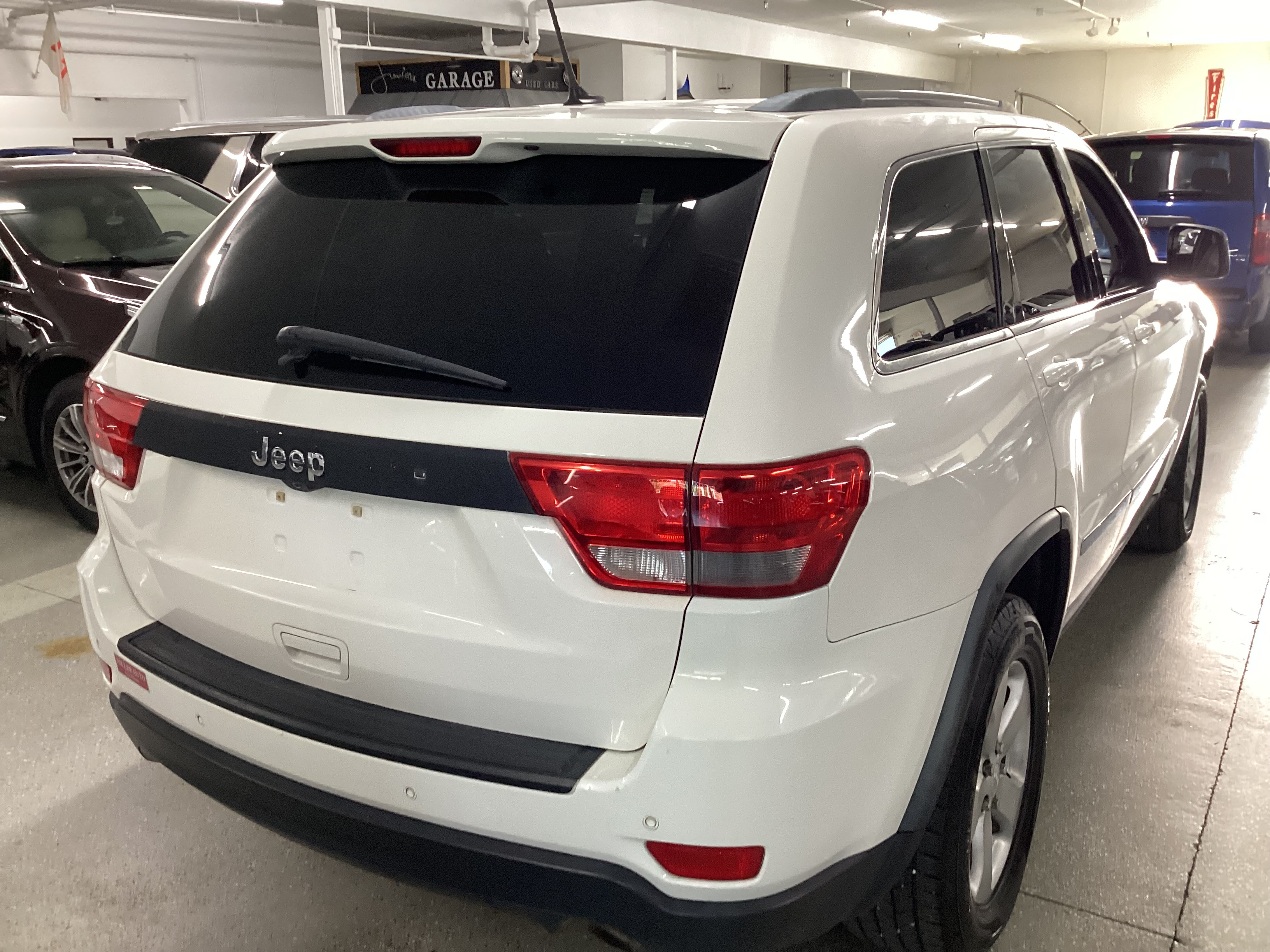 2011 JEEP Grand Cherokee Laredo 4WD - Image 3