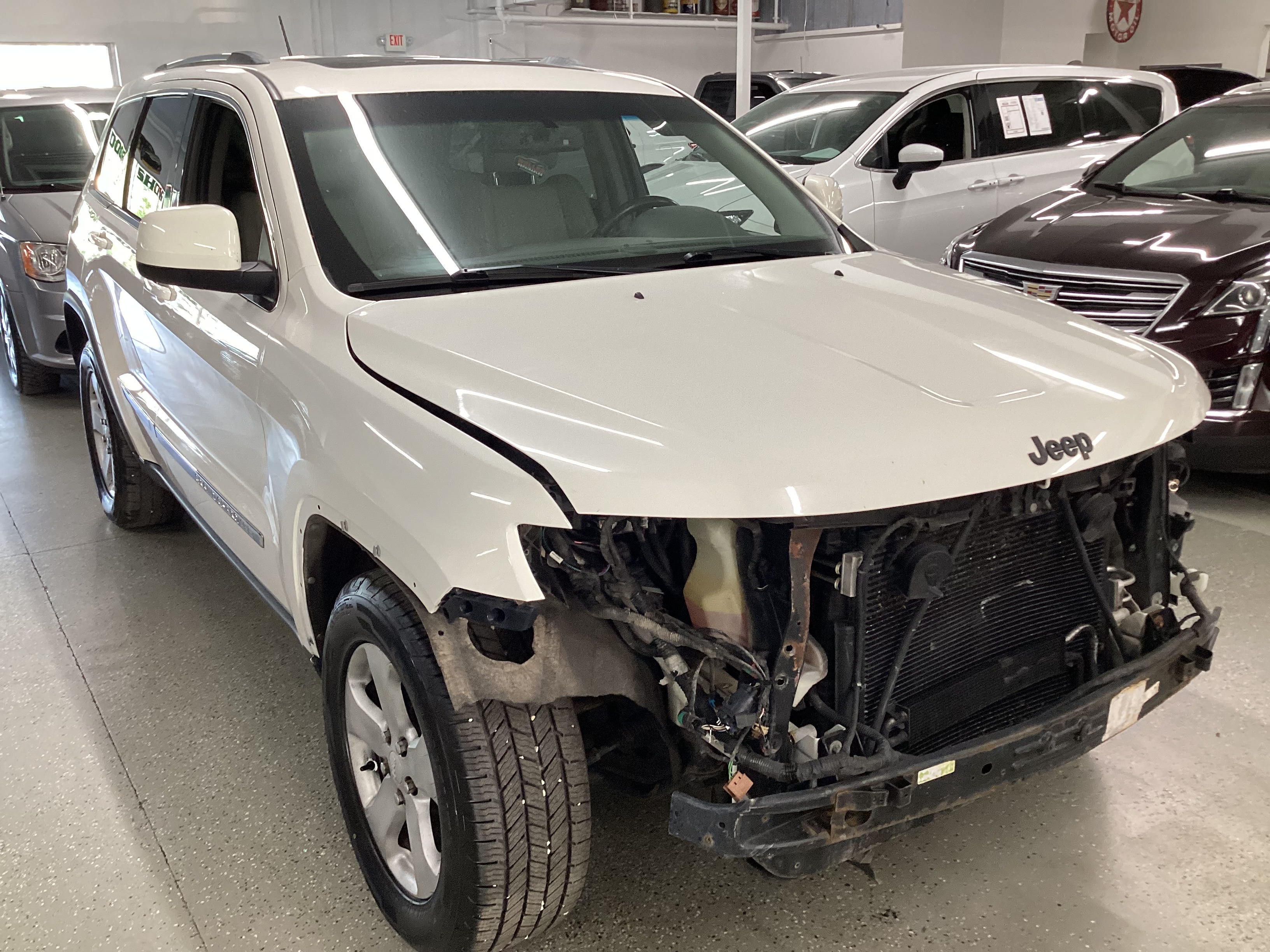 2011 JEEP Grand Cherokee Laredo 4WD - Image 4