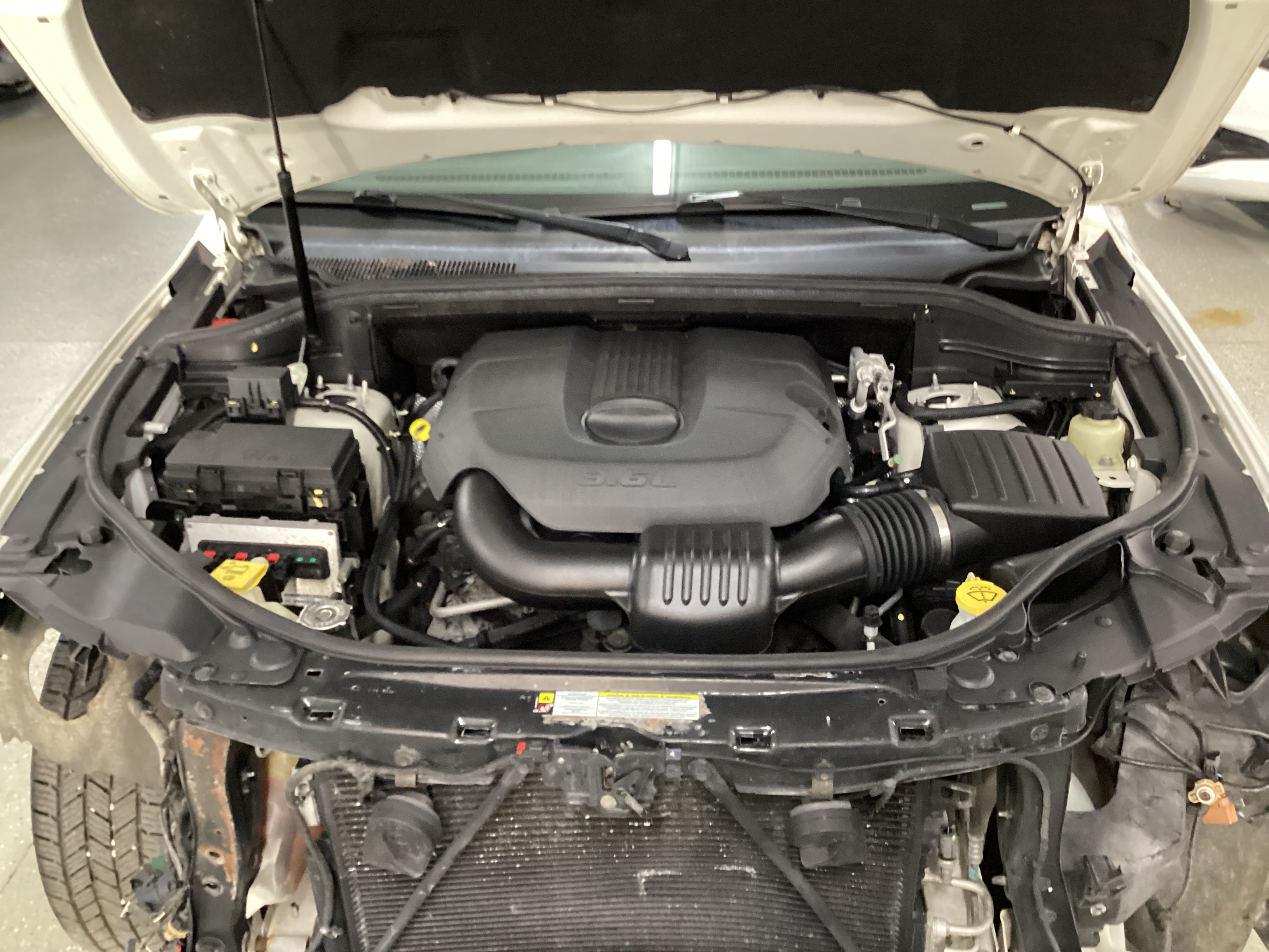 2011 JEEP Grand Cherokee Laredo 4WD - Image 6