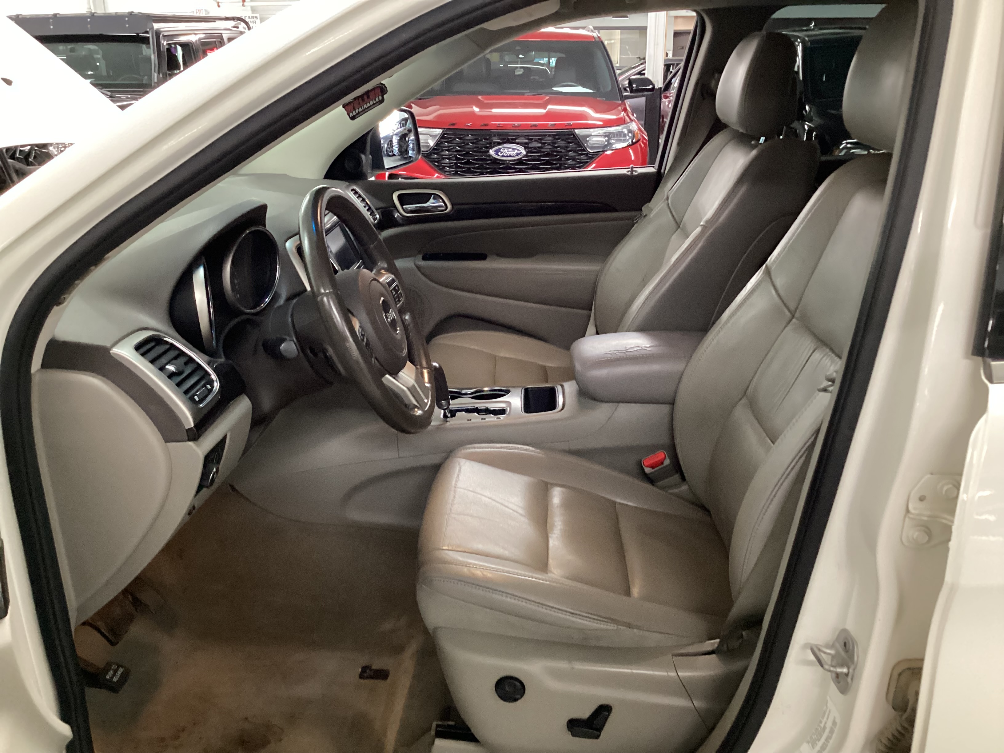2011 JEEP Grand Cherokee Laredo 4WD - Image 7