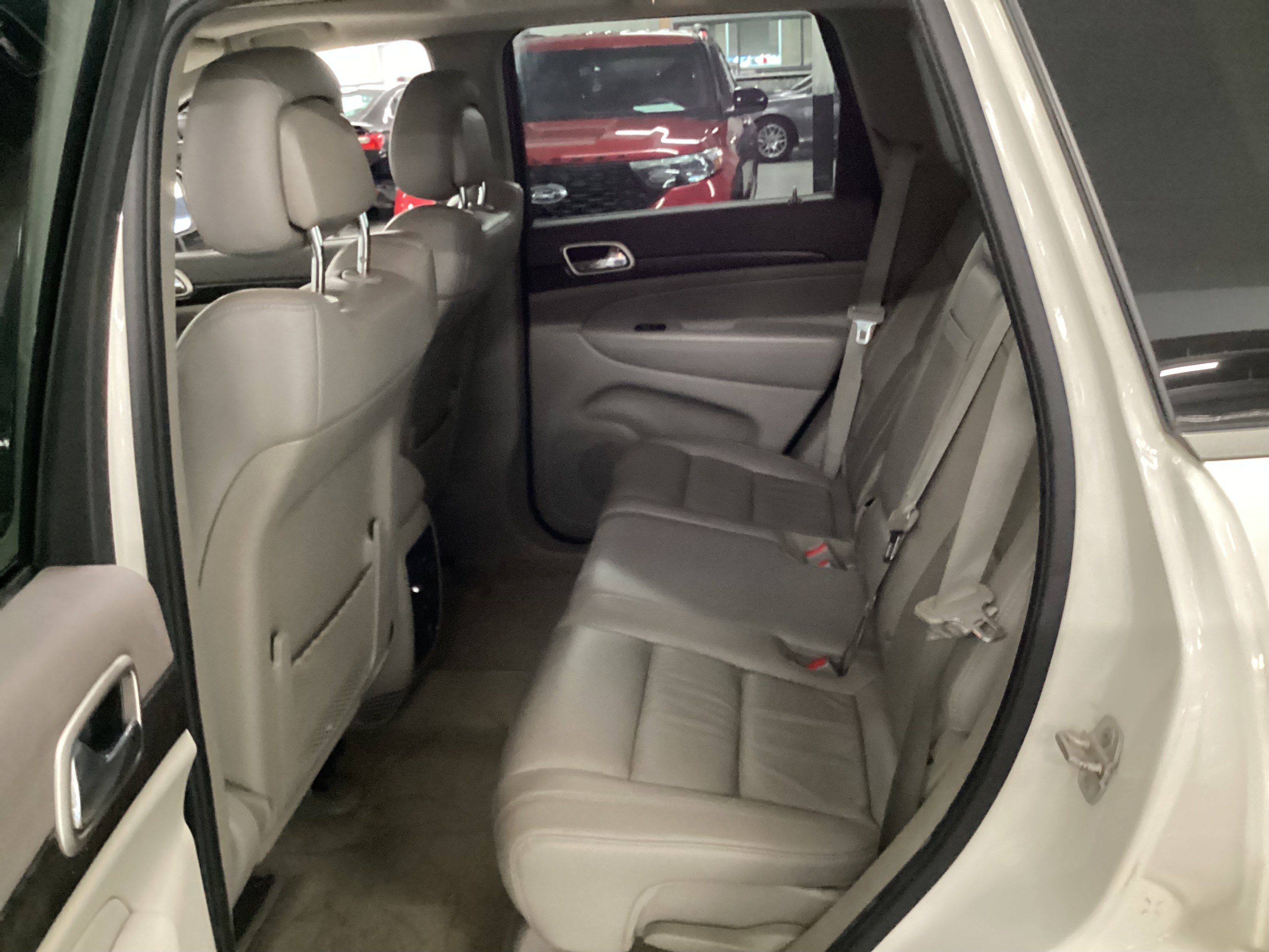 2011 JEEP Grand Cherokee Laredo 4WD - Image 8