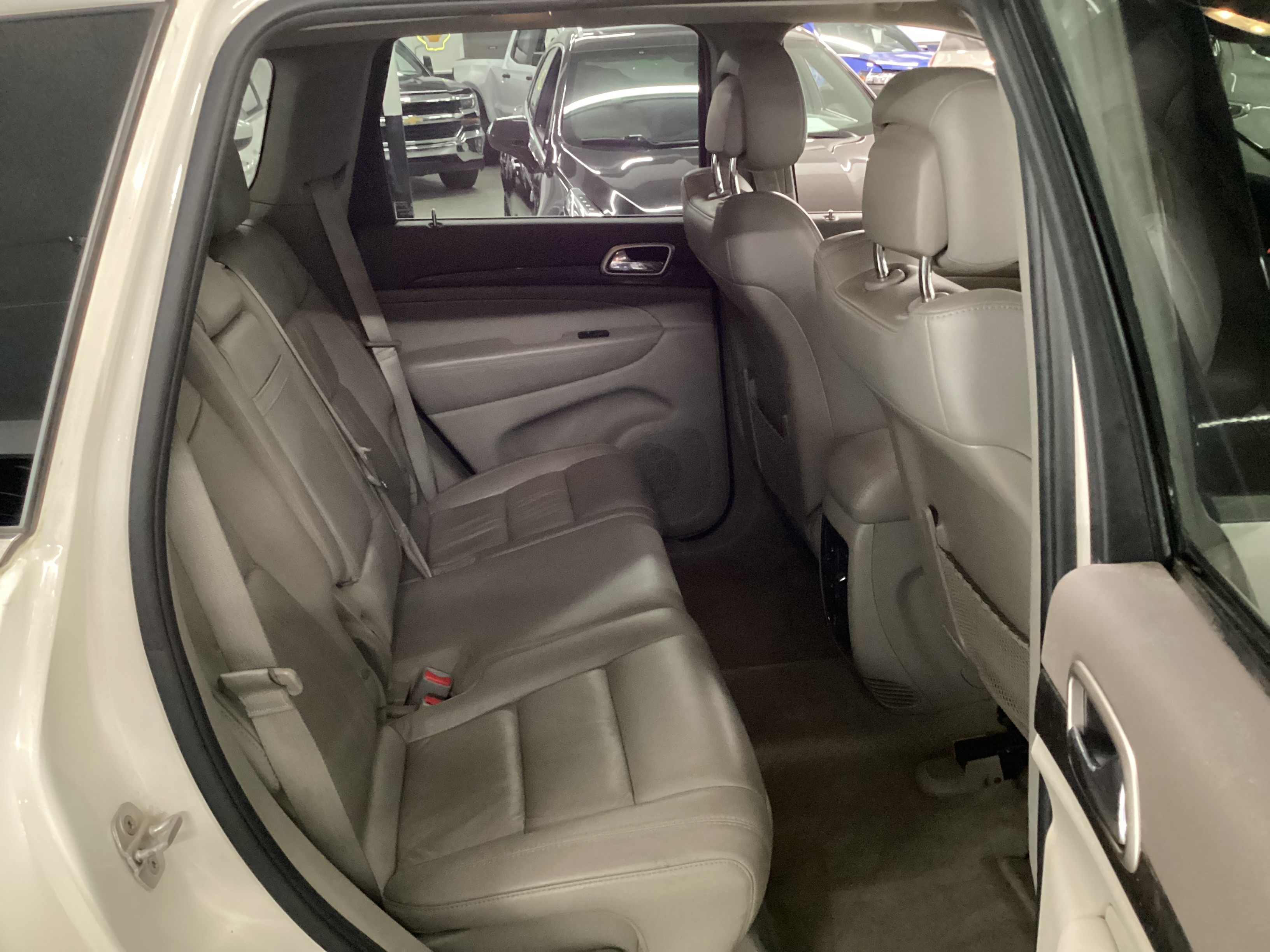 2011 JEEP Grand Cherokee Laredo 4WD - Image 10