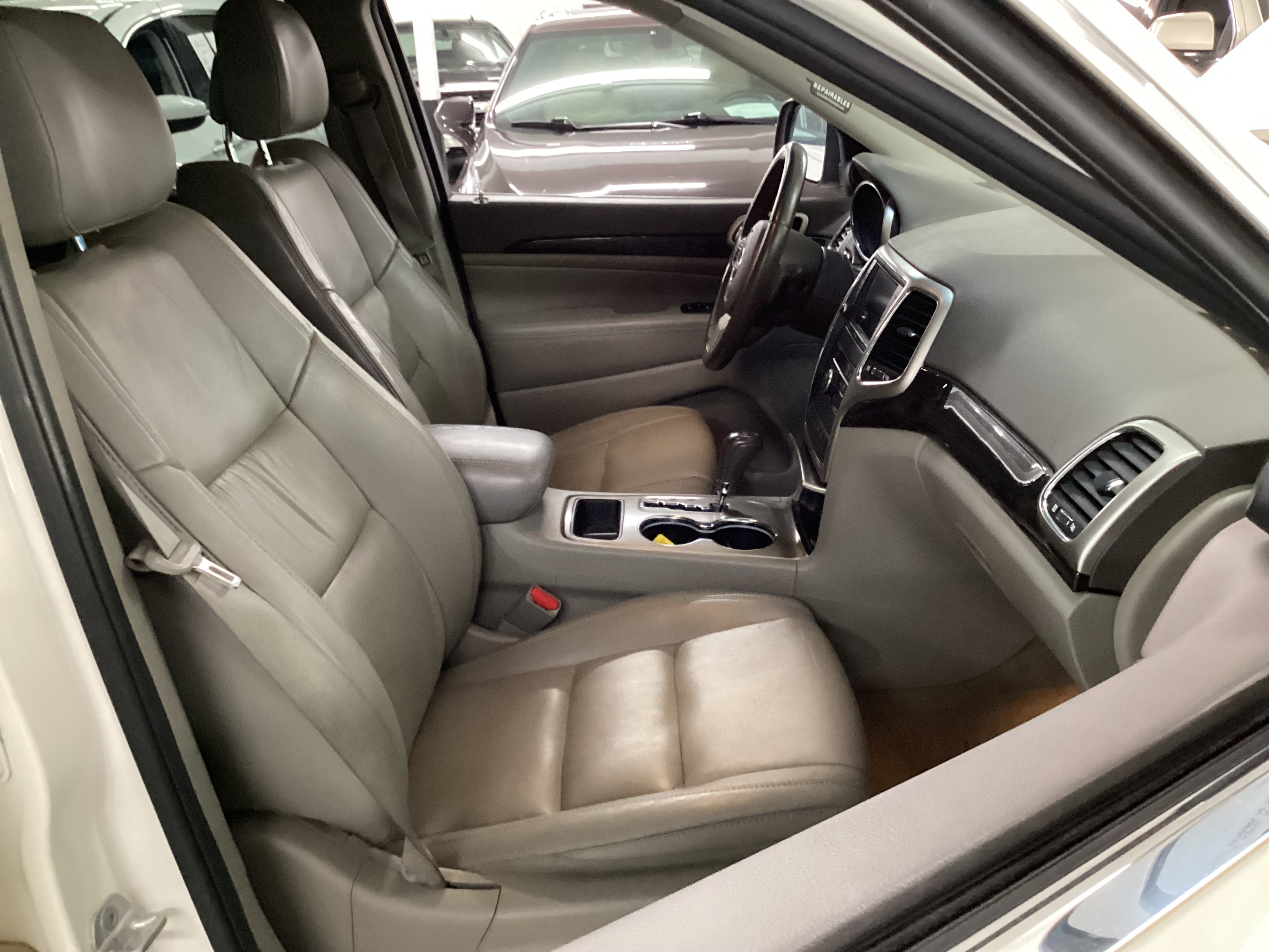 2011 JEEP Grand Cherokee Laredo 4WD - Image 11