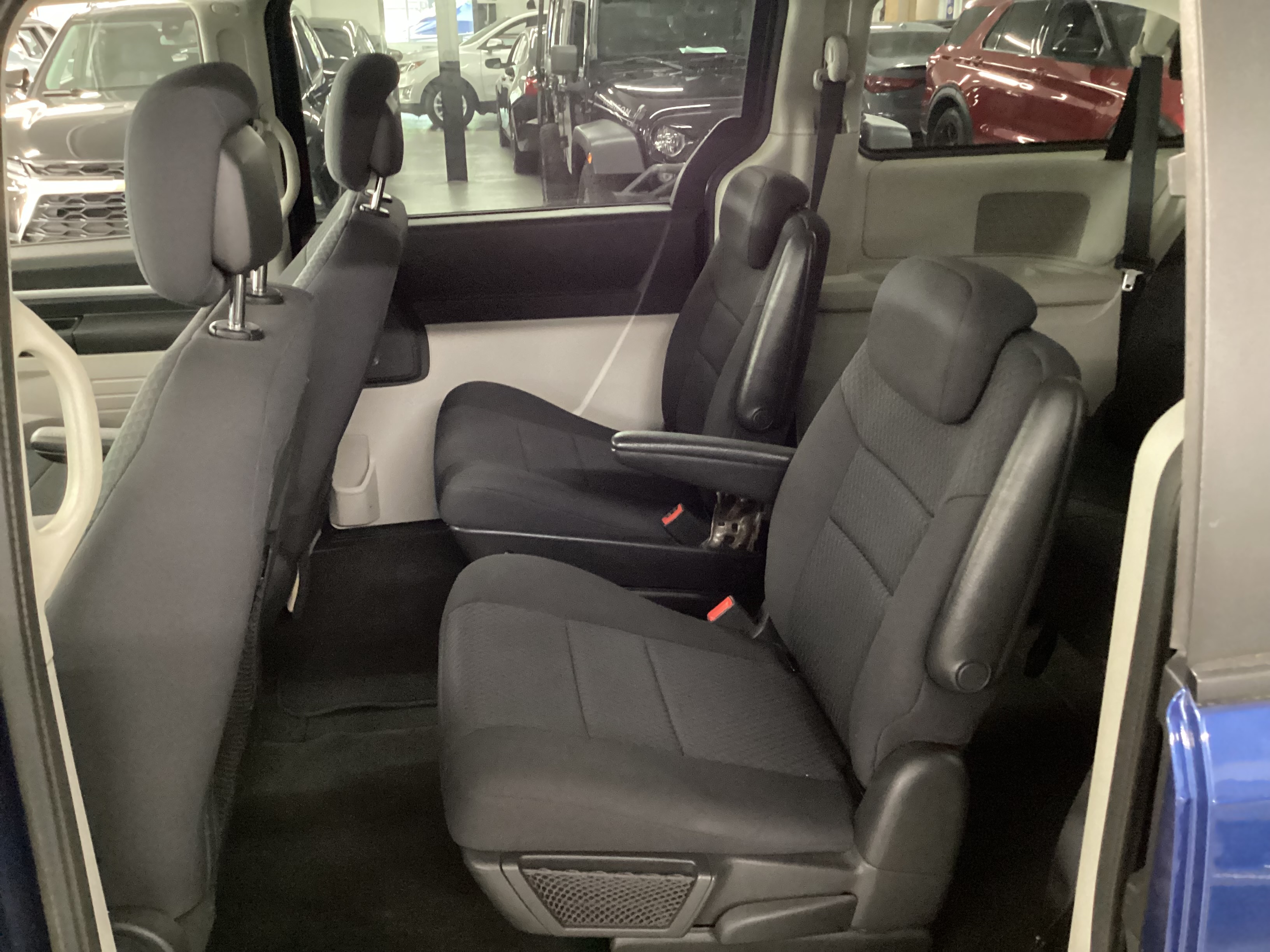 2010 DODGE Grand Caravan SE - Image 6