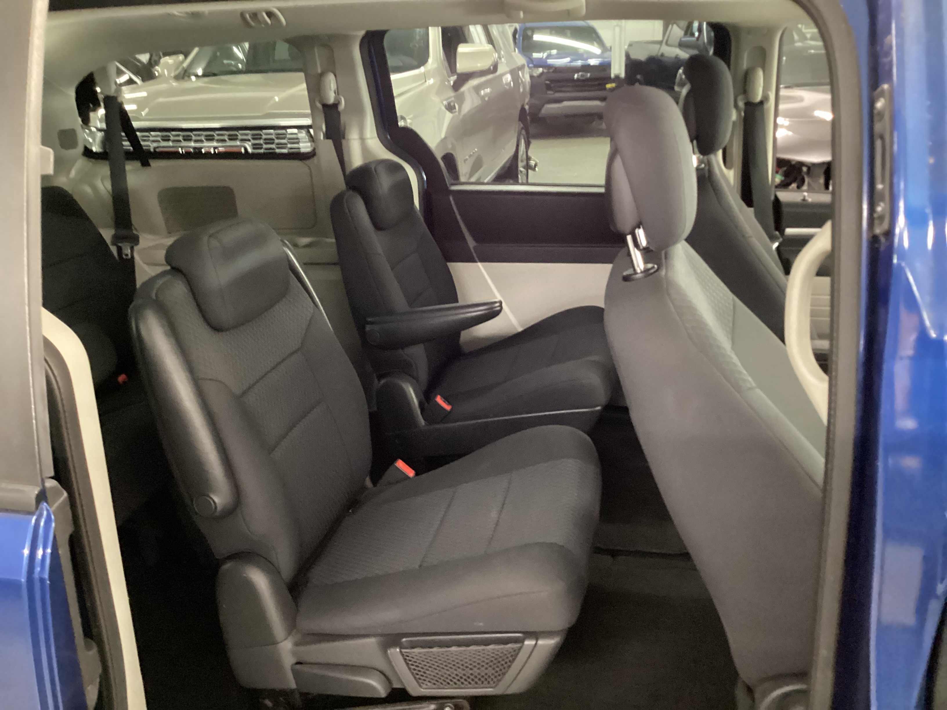 2010 DODGE Grand Caravan SE - Image 11