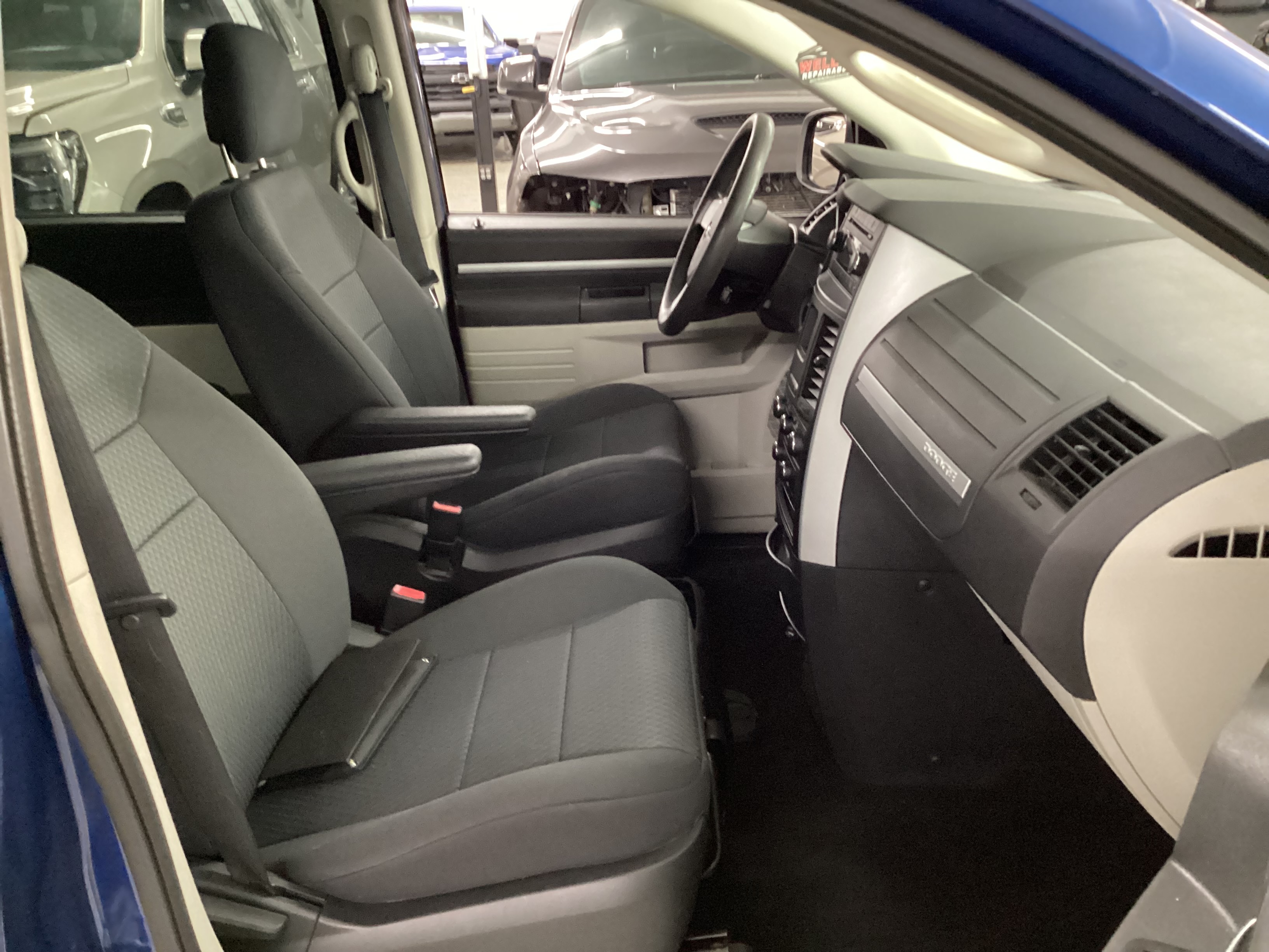 2010 DODGE Grand Caravan SE - Image 12