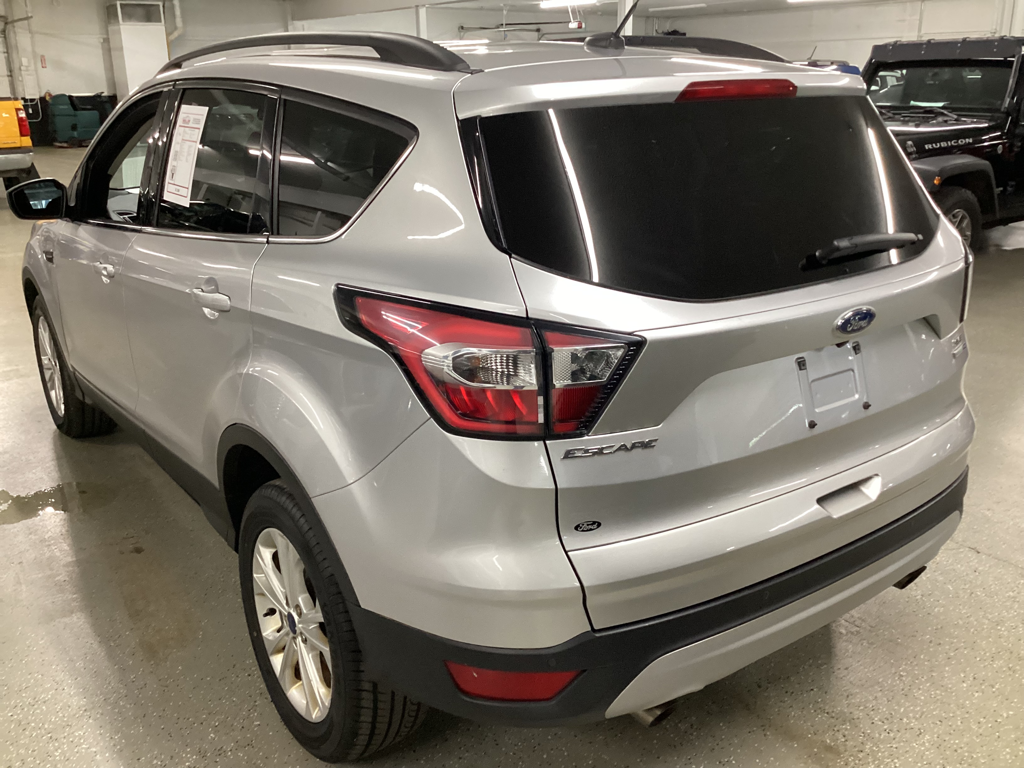 2017 FORD Escape SE 4WD - Image 2