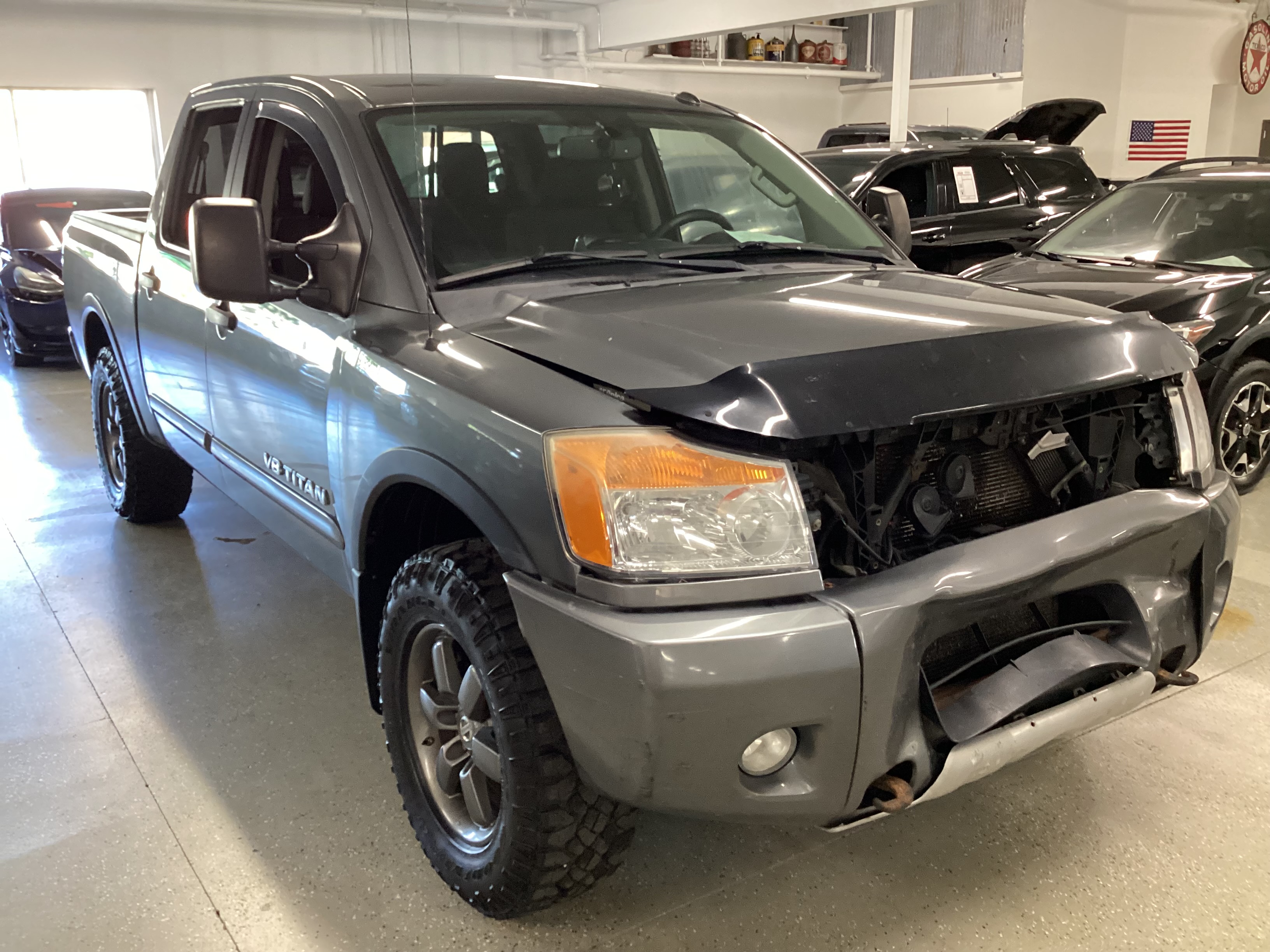 2015 NISSAN Titan PRO-4X Crew Cab - Image 4