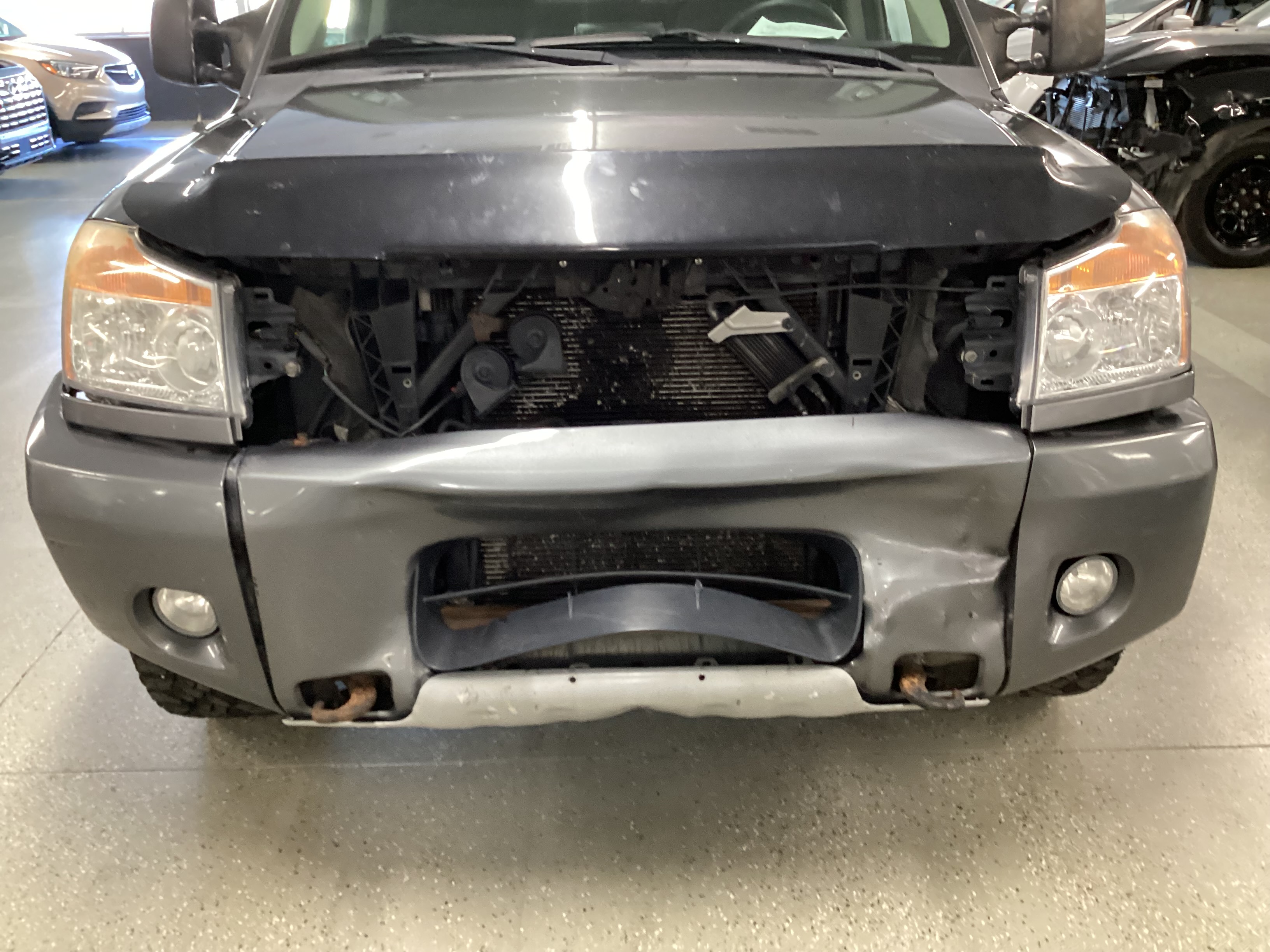 2015 NISSAN Titan PRO-4X Crew Cab - Image 5