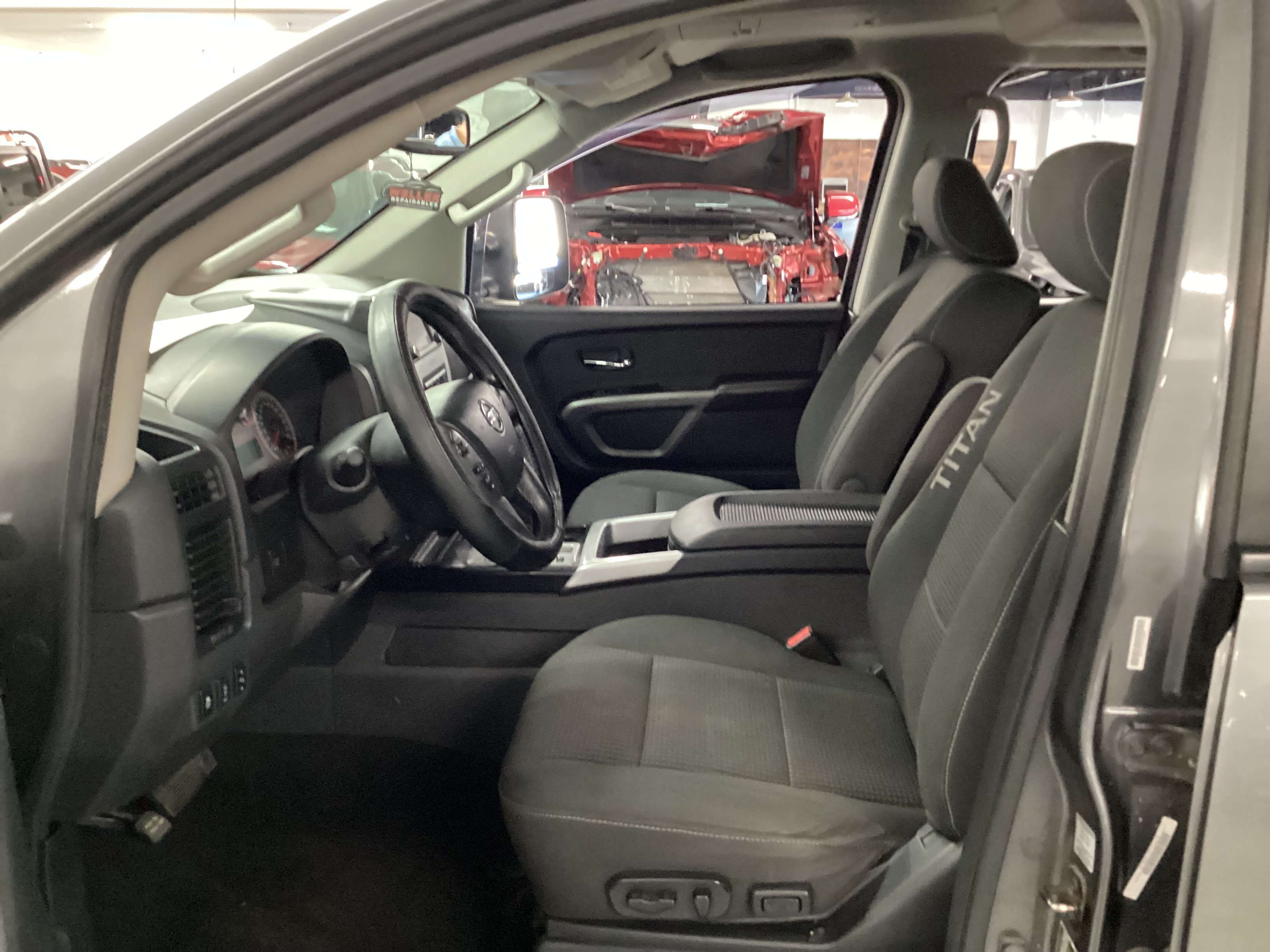2015 NISSAN Titan PRO-4X Crew Cab - Image 8