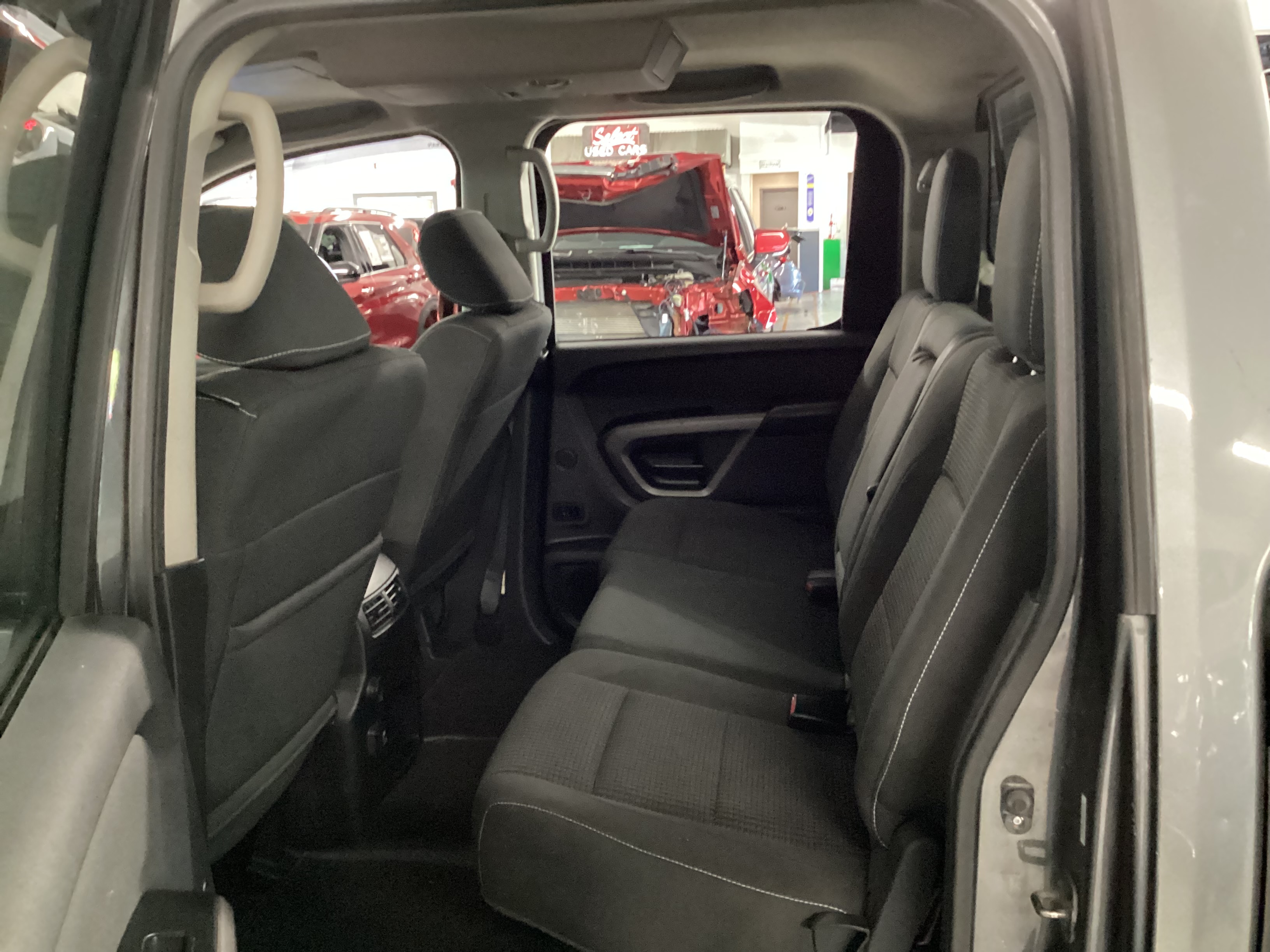 2015 NISSAN Titan PRO-4X Crew Cab - Image 9