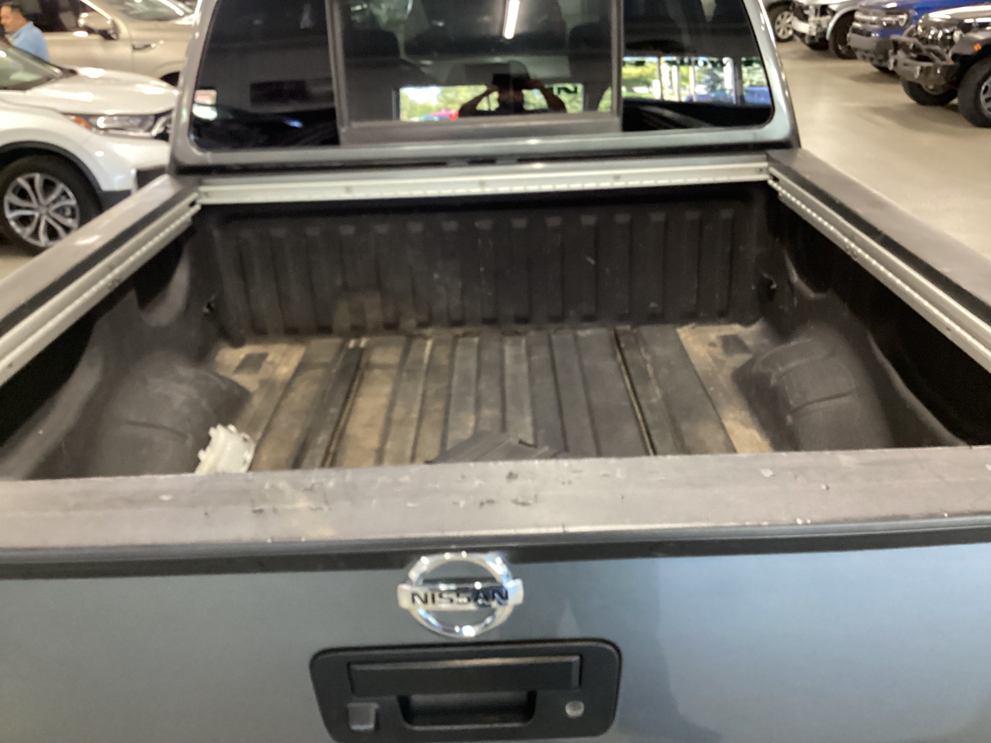 2015 NISSAN Titan PRO-4X Crew Cab - Image 10
