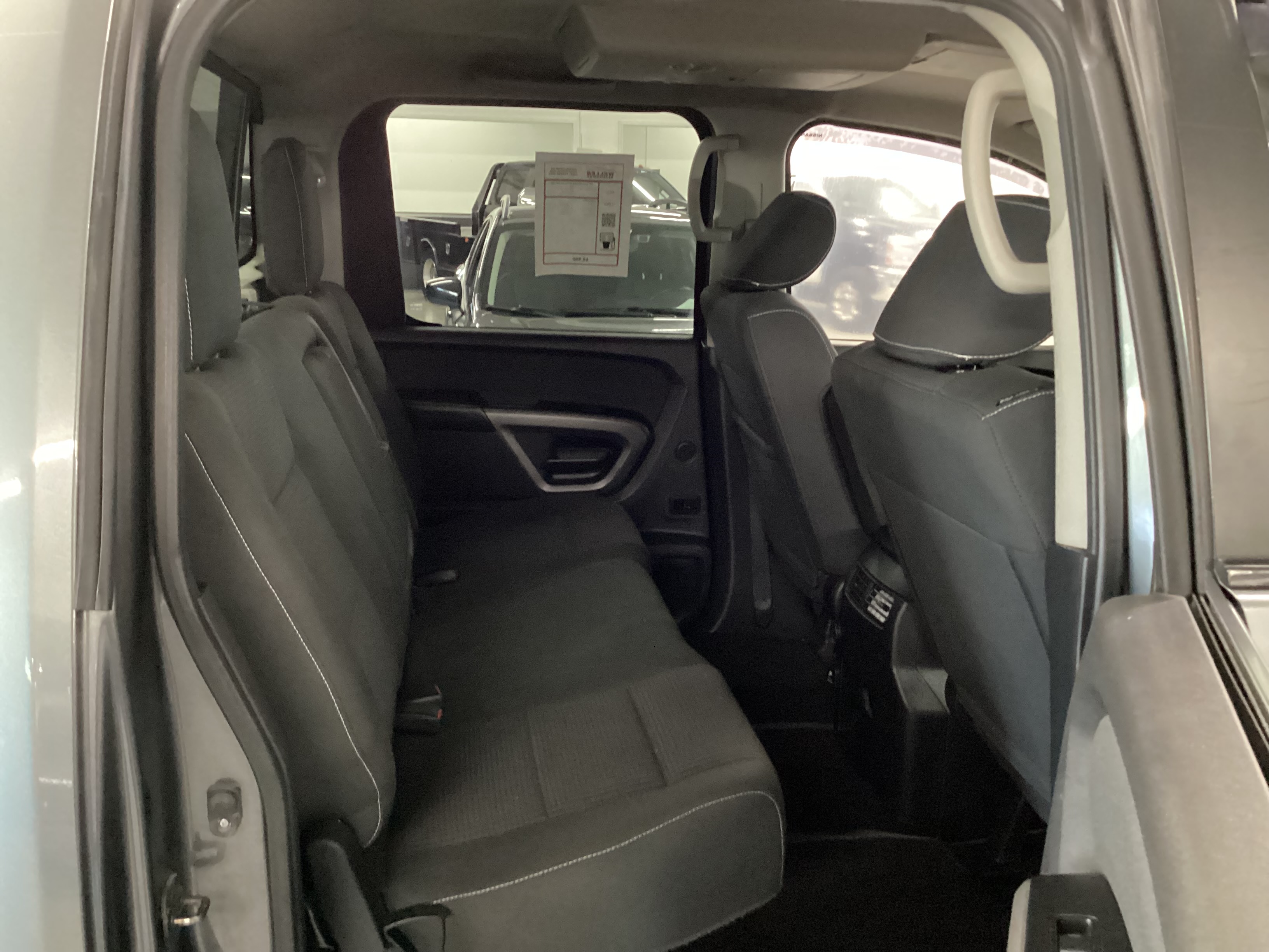 2015 NISSAN Titan PRO-4X Crew Cab - Image 11