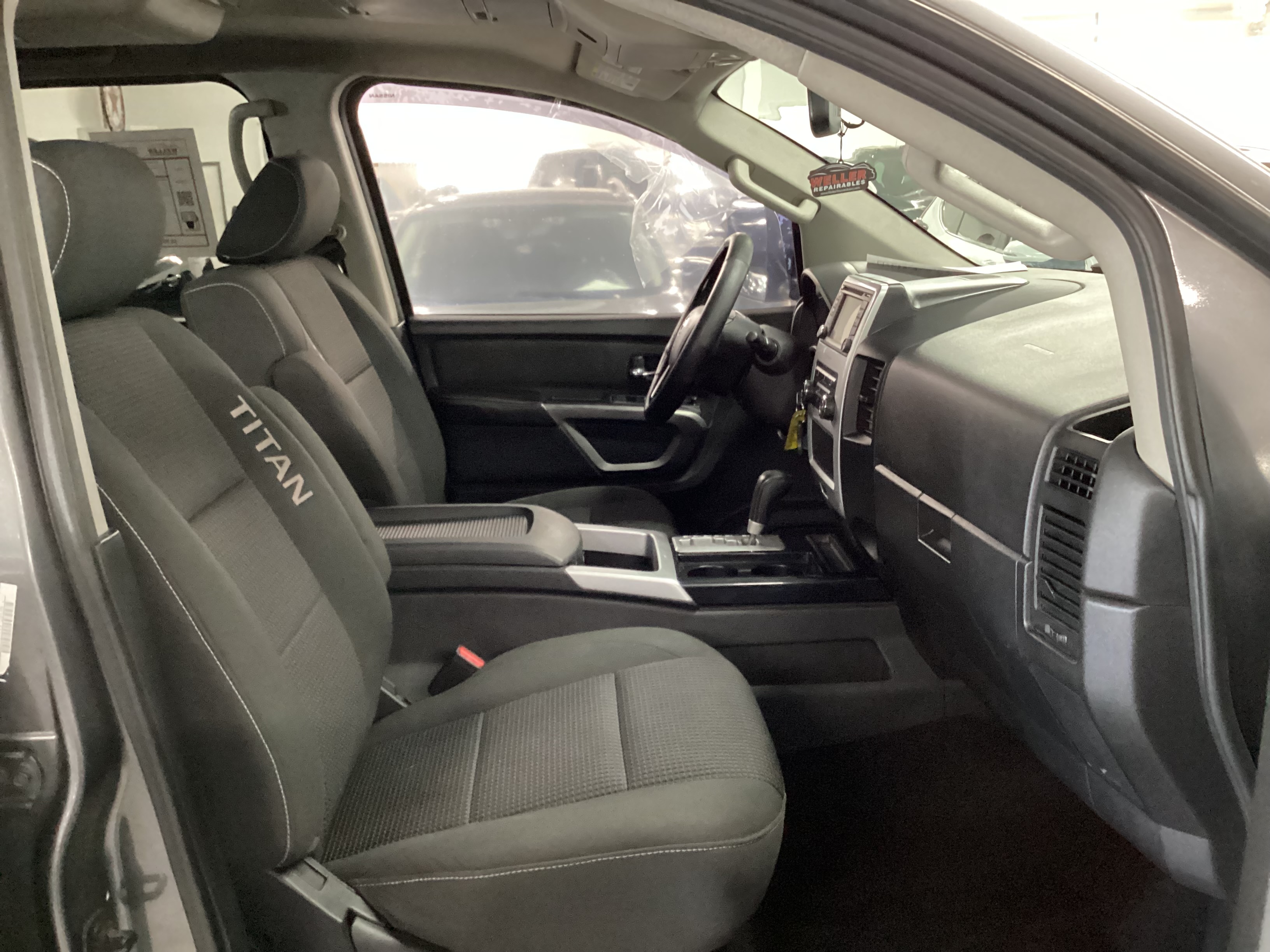 2015 NISSAN Titan PRO-4X Crew Cab - Image 12
