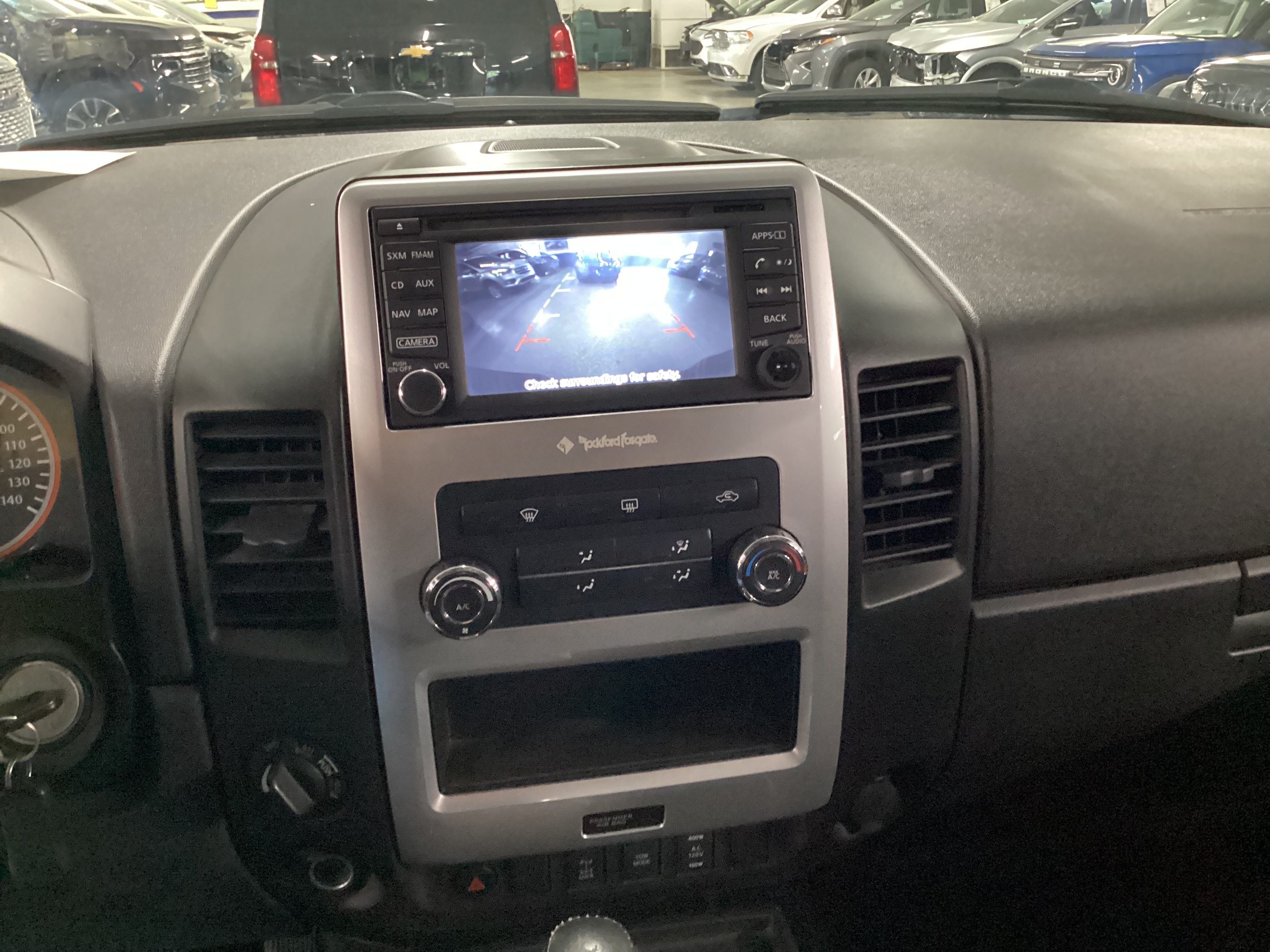 2015 NISSAN Titan PRO-4X Crew Cab - Image 14