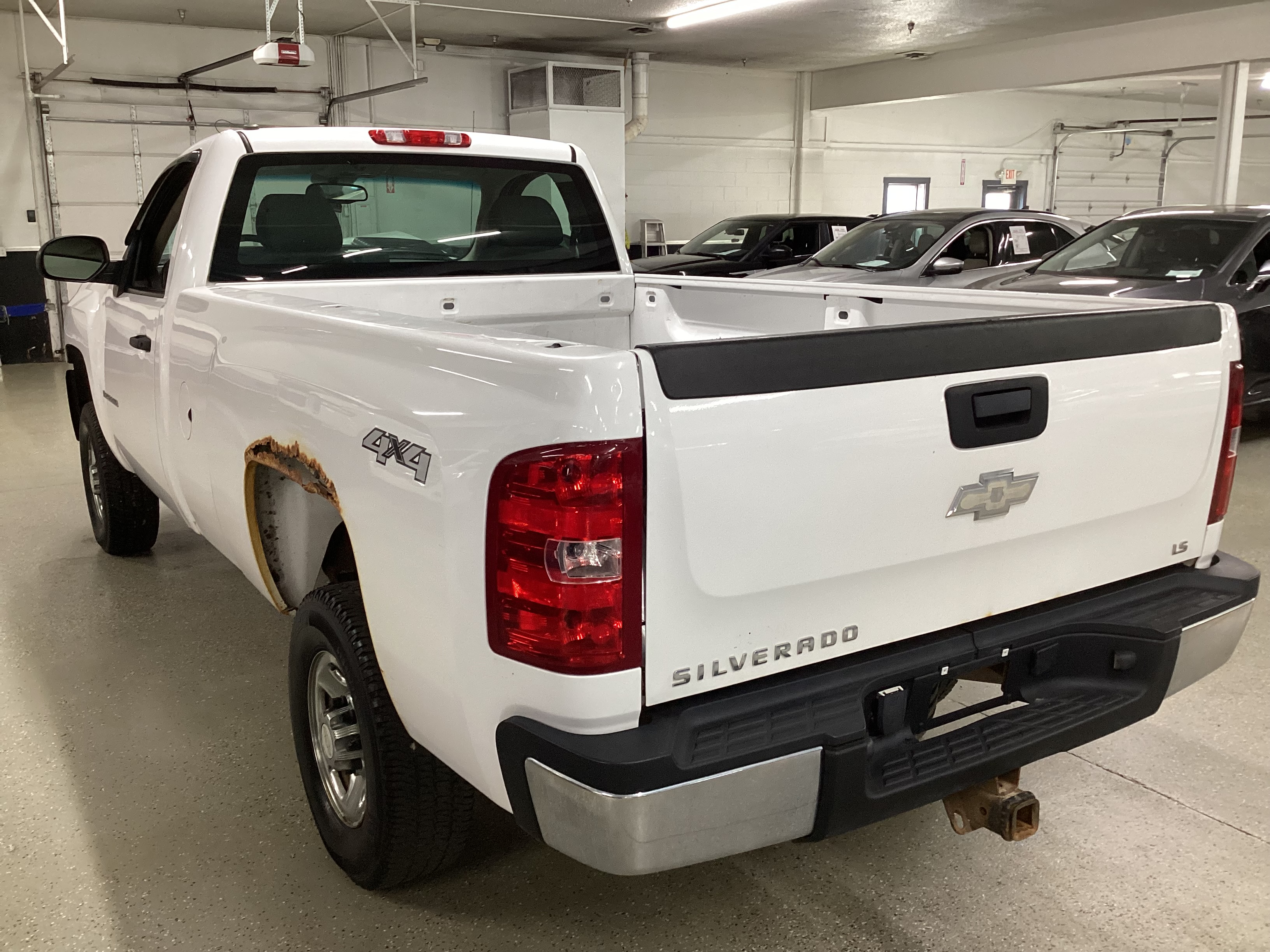 2008 CHEVROLET Silverado 2500HD LS 4WD Long Box - Image 2