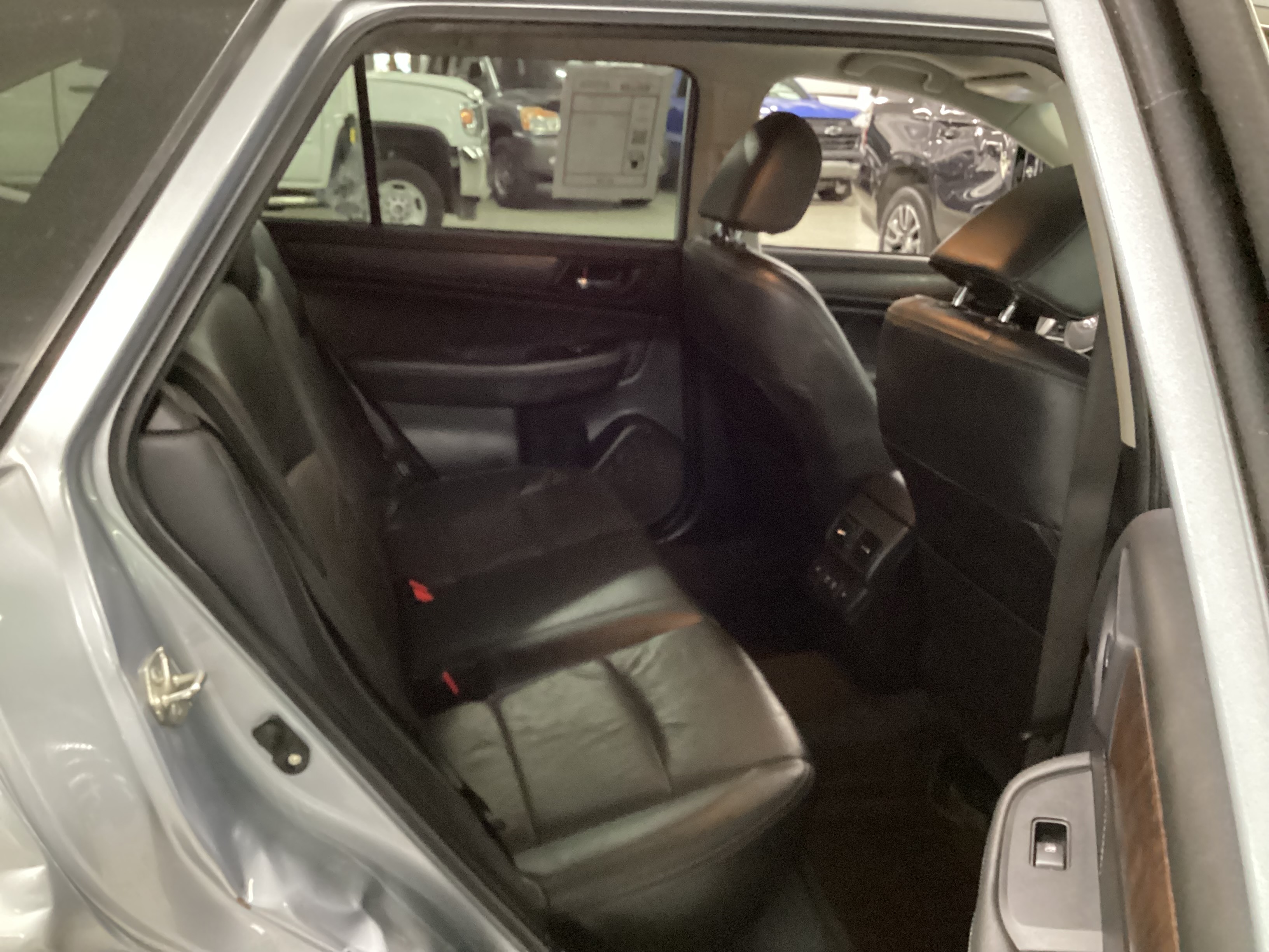 2019 SUBARU Outback Limited AWD - Image 11