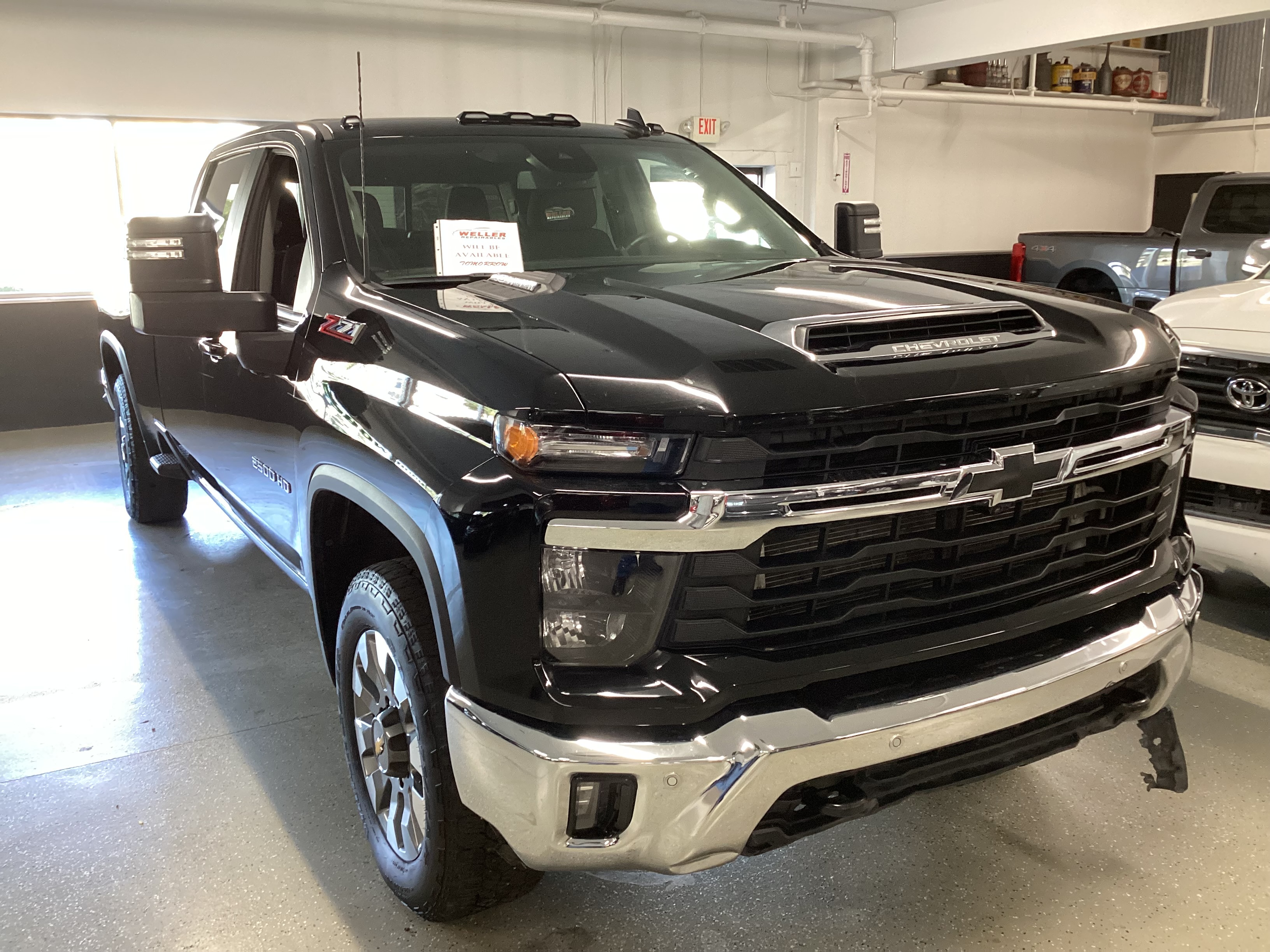 2026 CHEVROLET Silverado 2500HD 4WD LT Crew Cab Long Bed - Image 4
