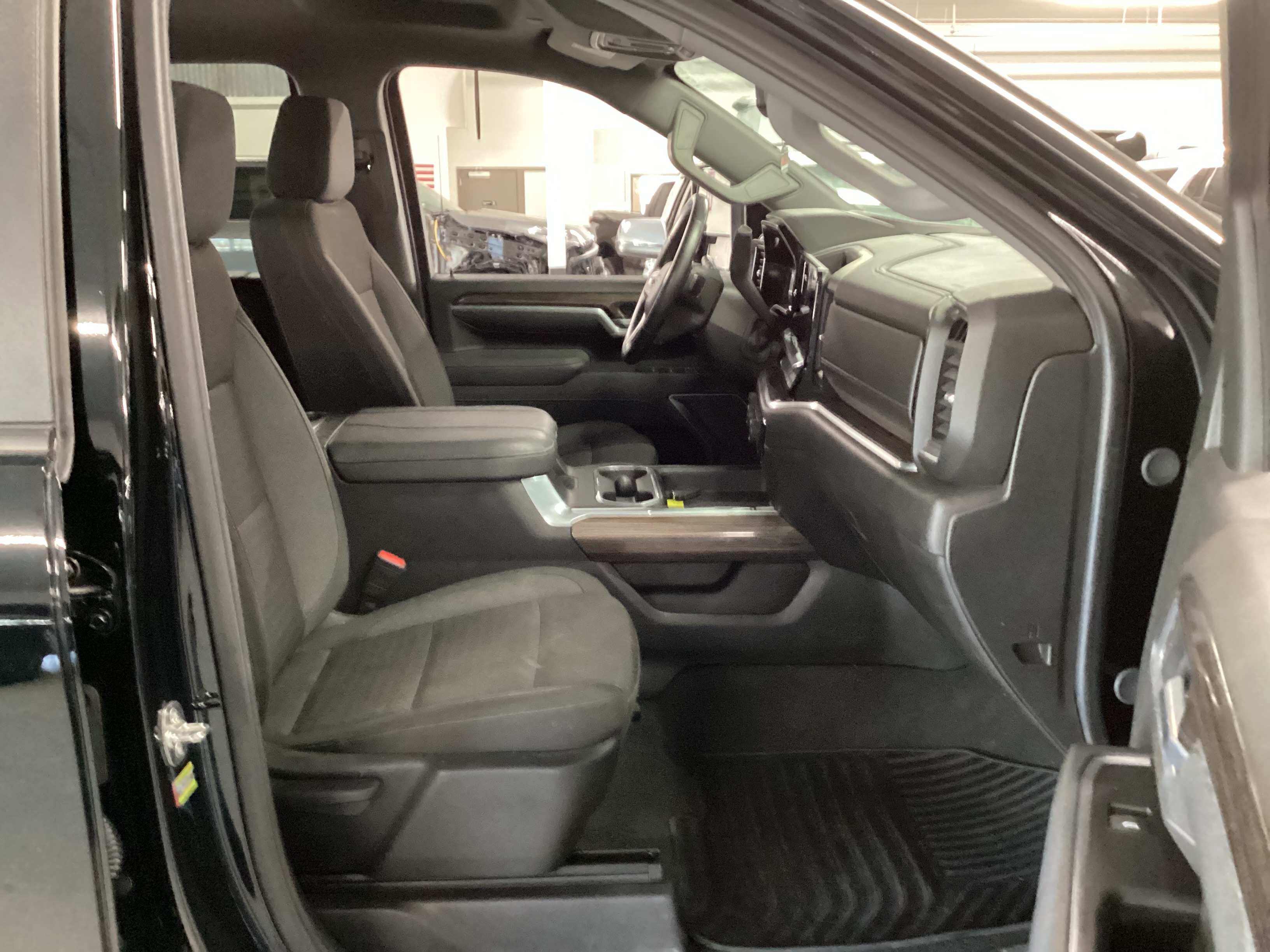 2026 CHEVROLET Silverado 2500HD 4WD LT Crew Cab Long Bed - Image 13