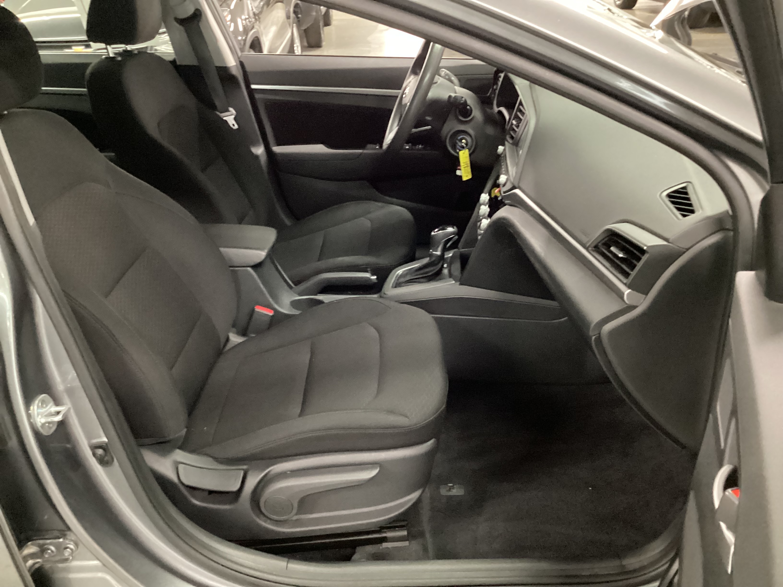 2020 HYUNDAI Elantra SEL - Image 14
