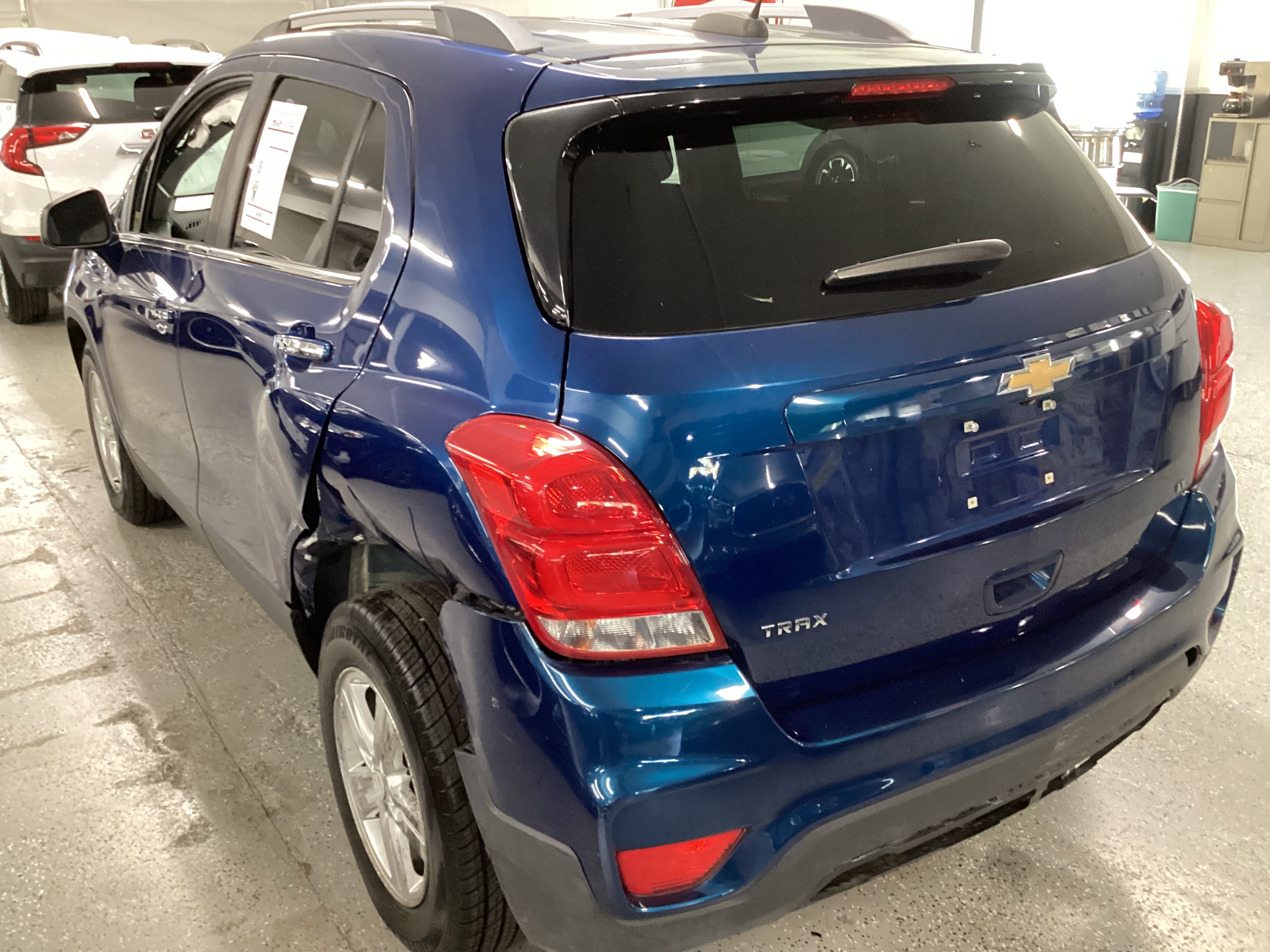 2019 CHEVROLET Trax LT - Image 2