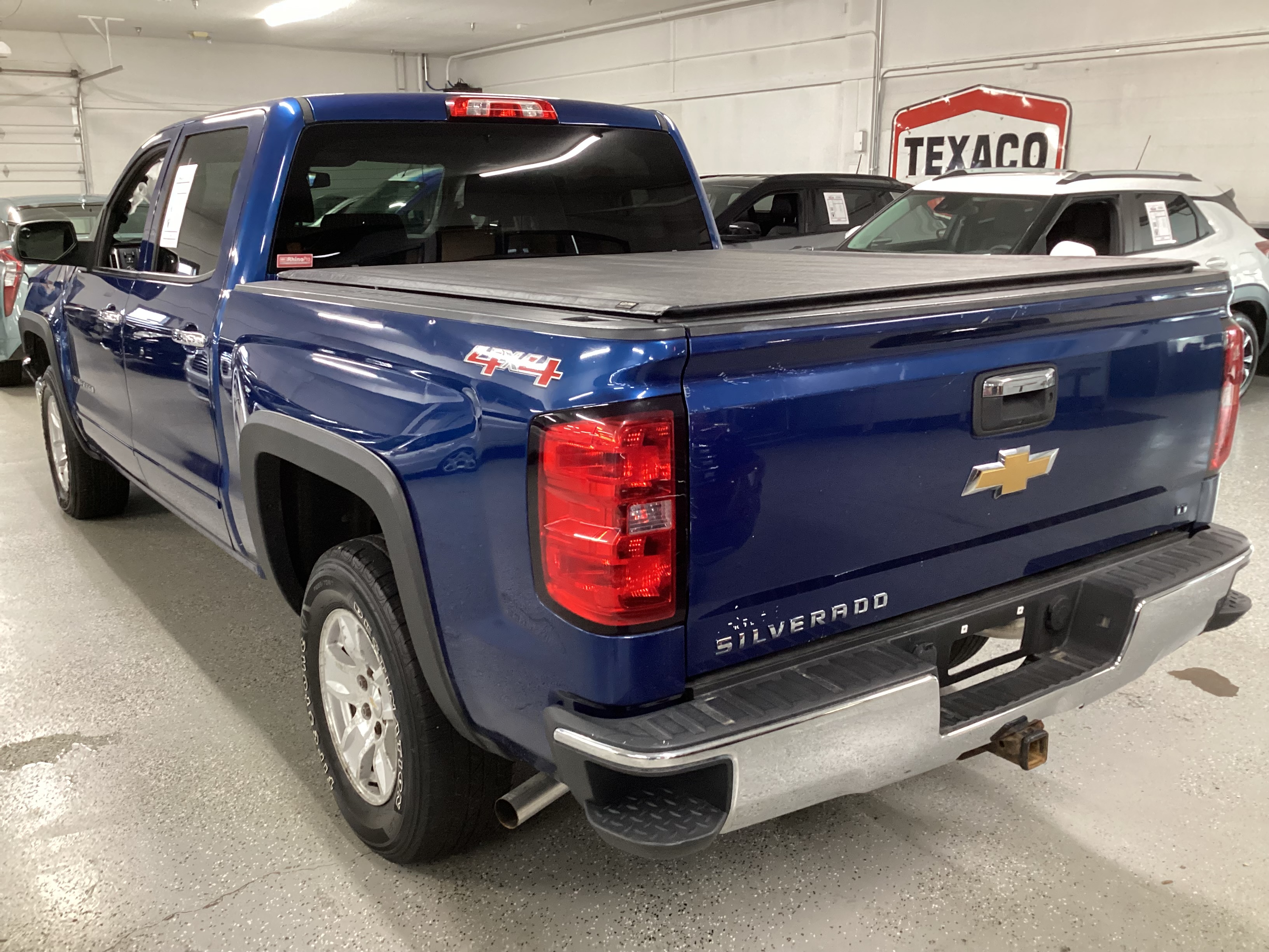2015 CHEVROLET Silverado LT Crew Cab 4WD - Image 2