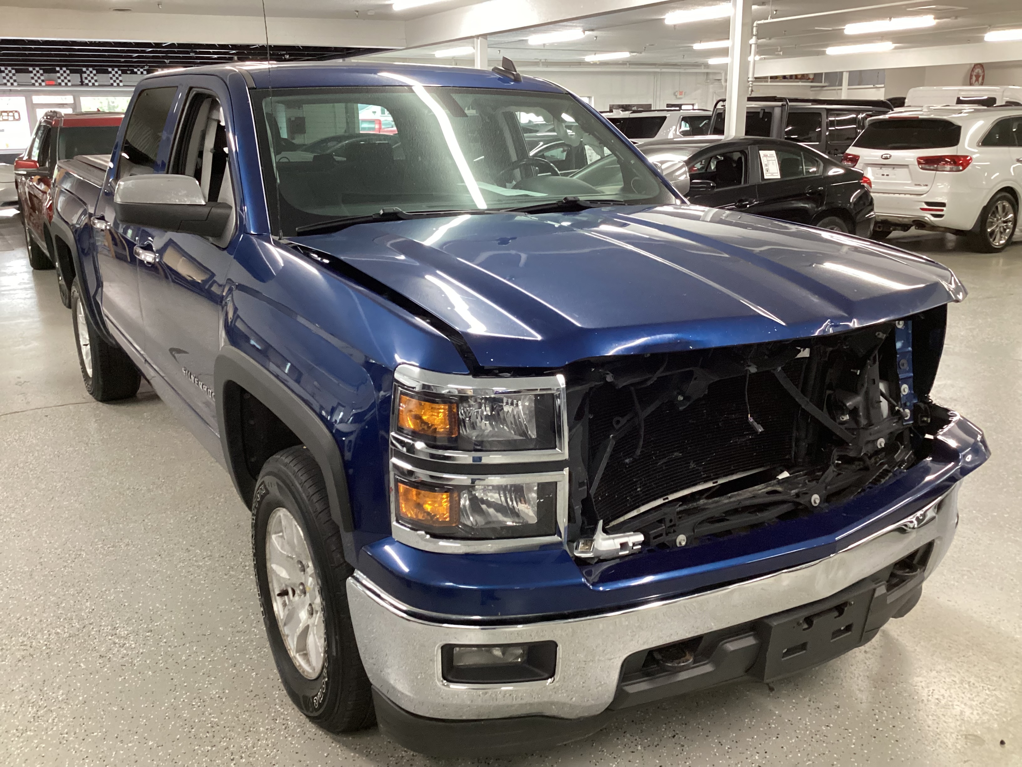2015 CHEVROLET Silverado LT Crew Cab 4WD - Image 4