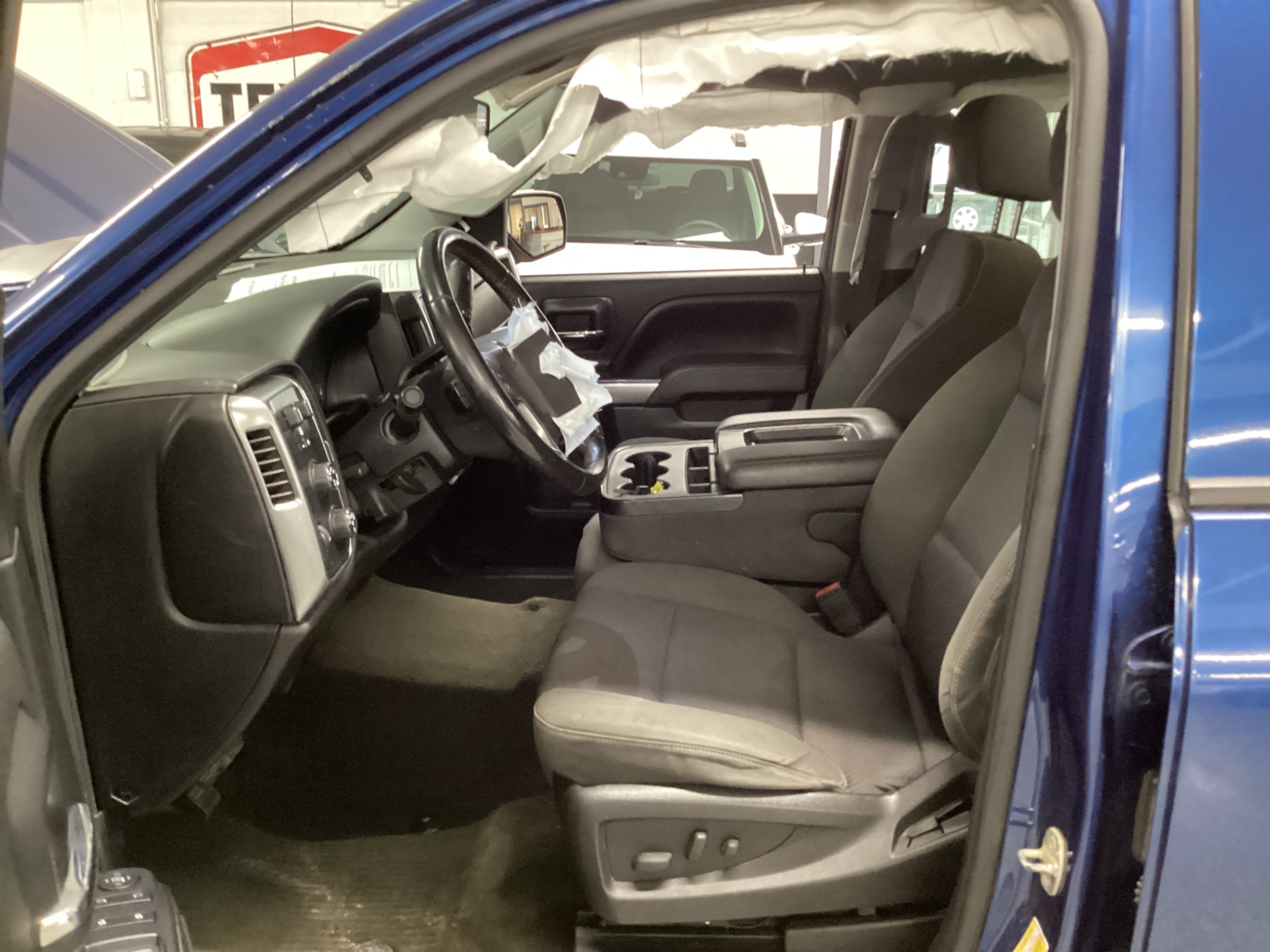 2015 CHEVROLET Silverado LT Crew Cab 4WD - Image 9