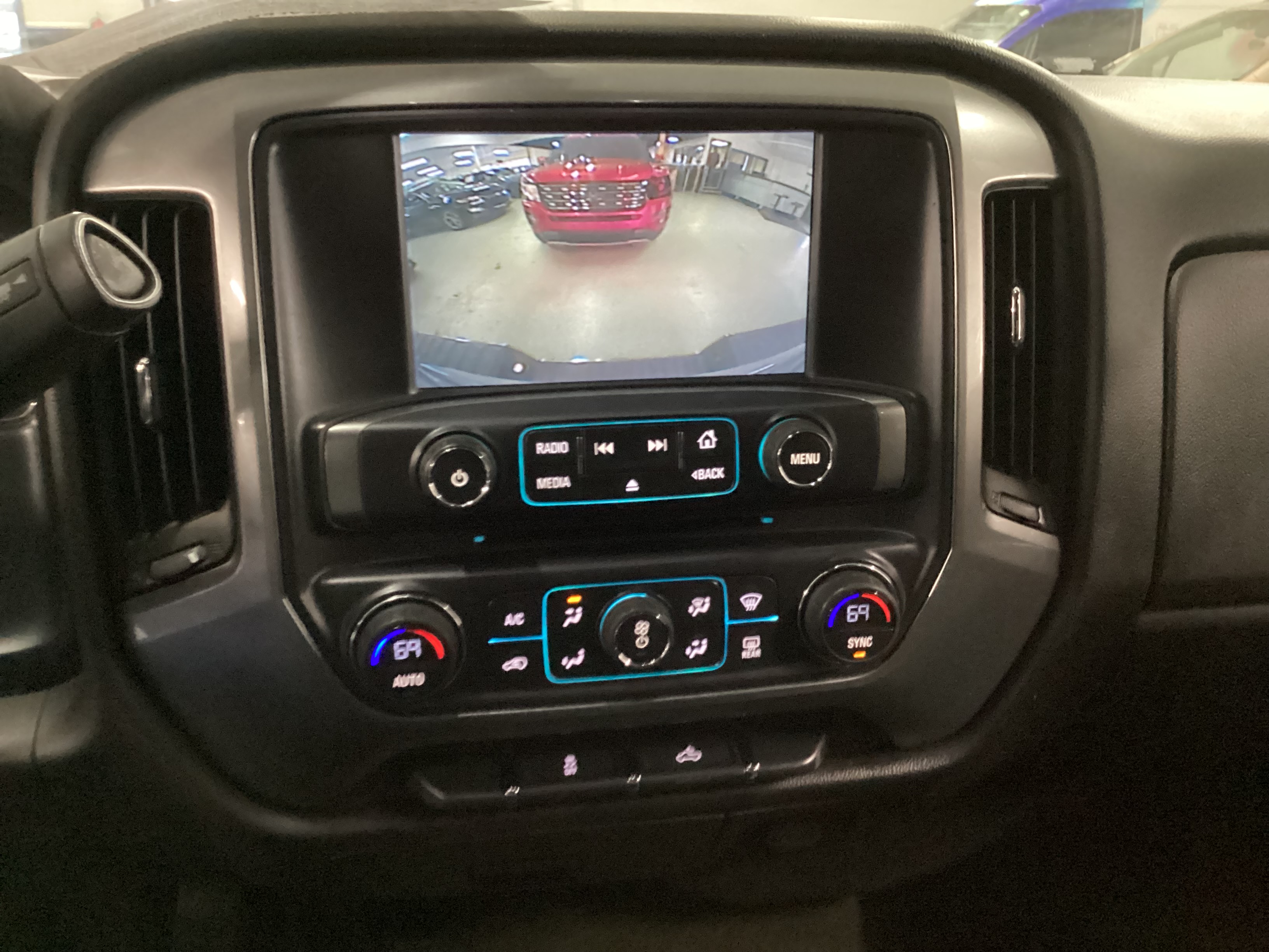 2015 CHEVROLET Silverado LT Crew Cab 4WD - Image 15