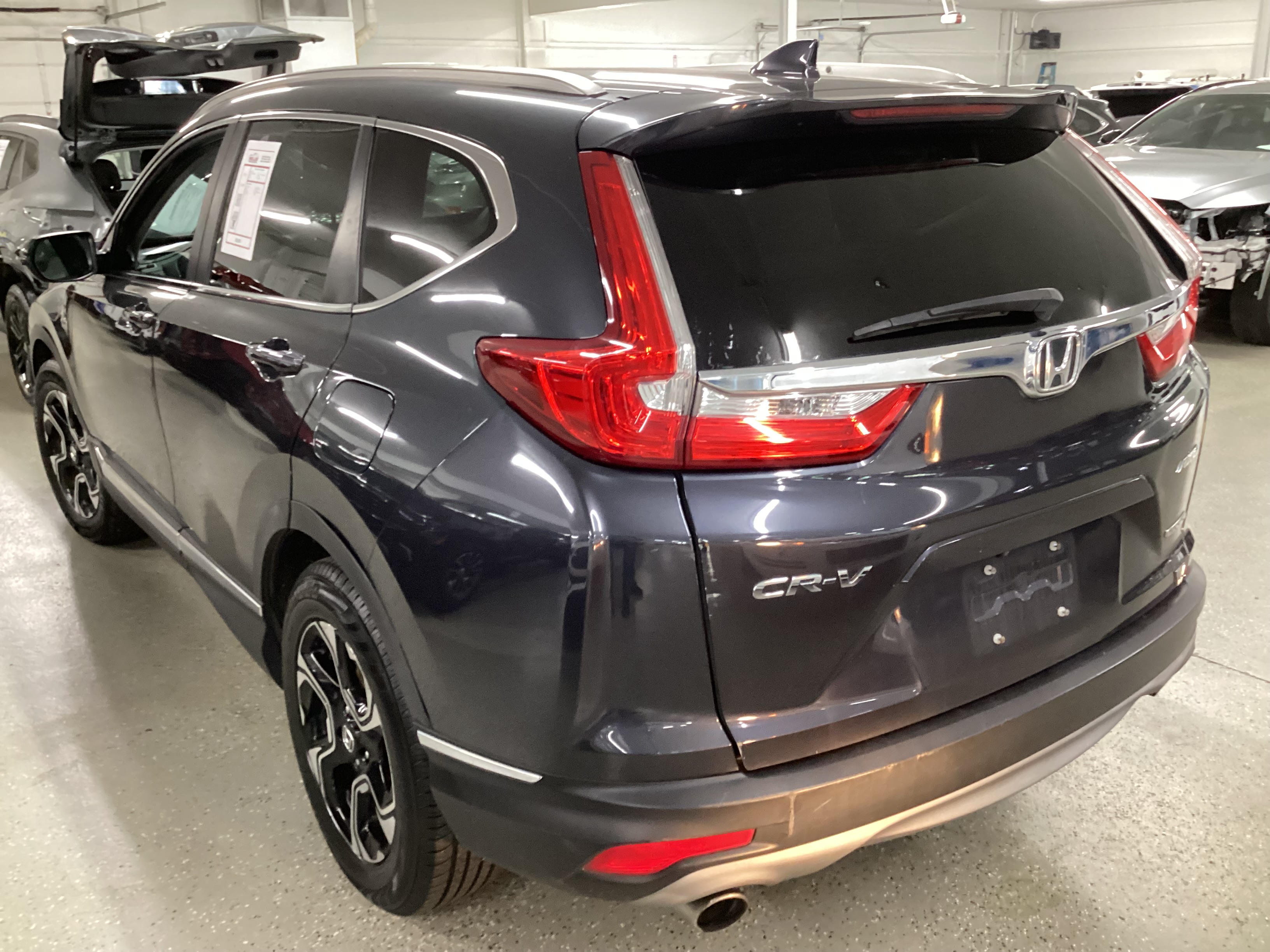 2017 HONDA CR-V Touring AWD - Image 2