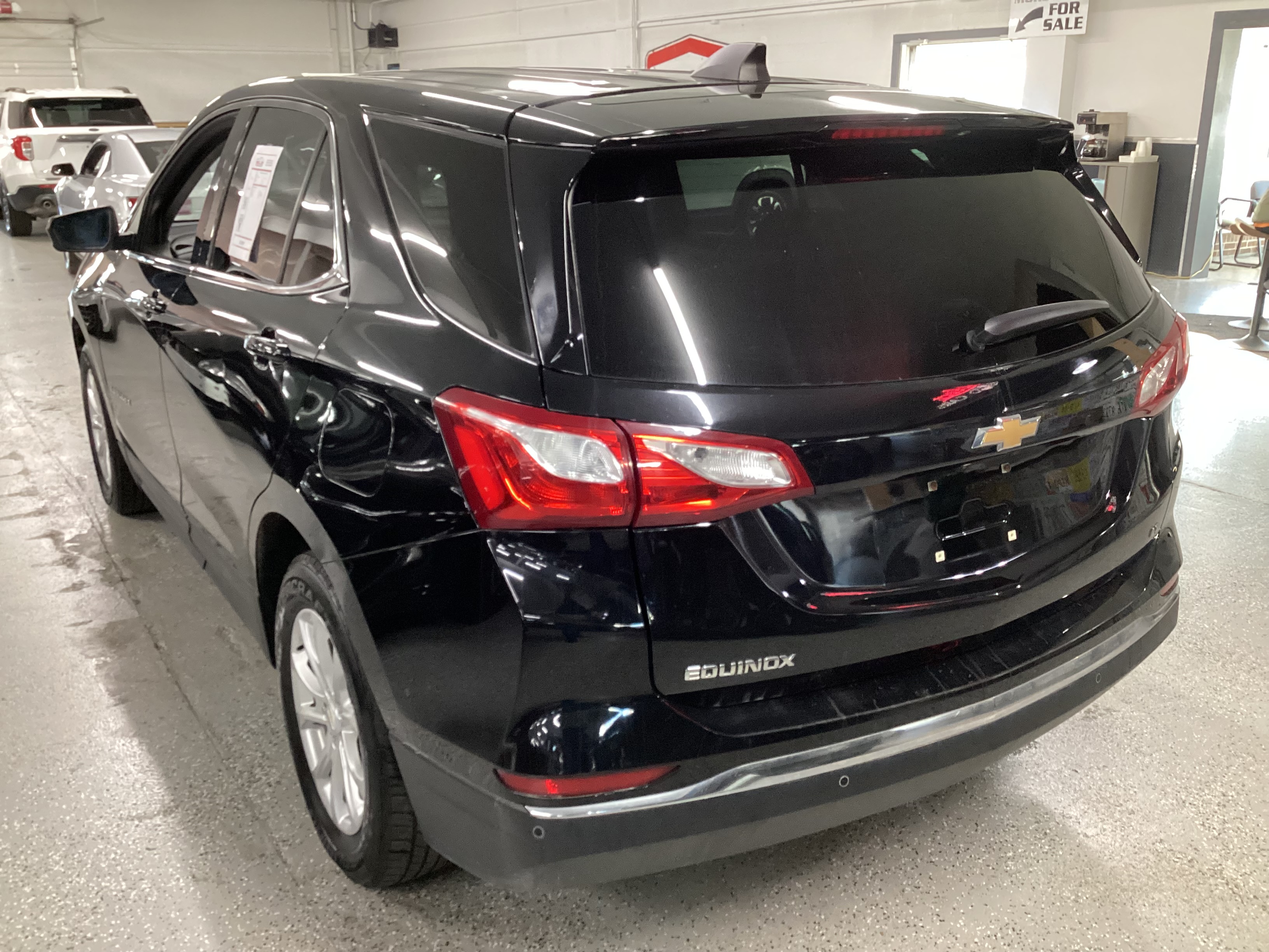 2020 CHEVROLET Equinox LT - Image 2
