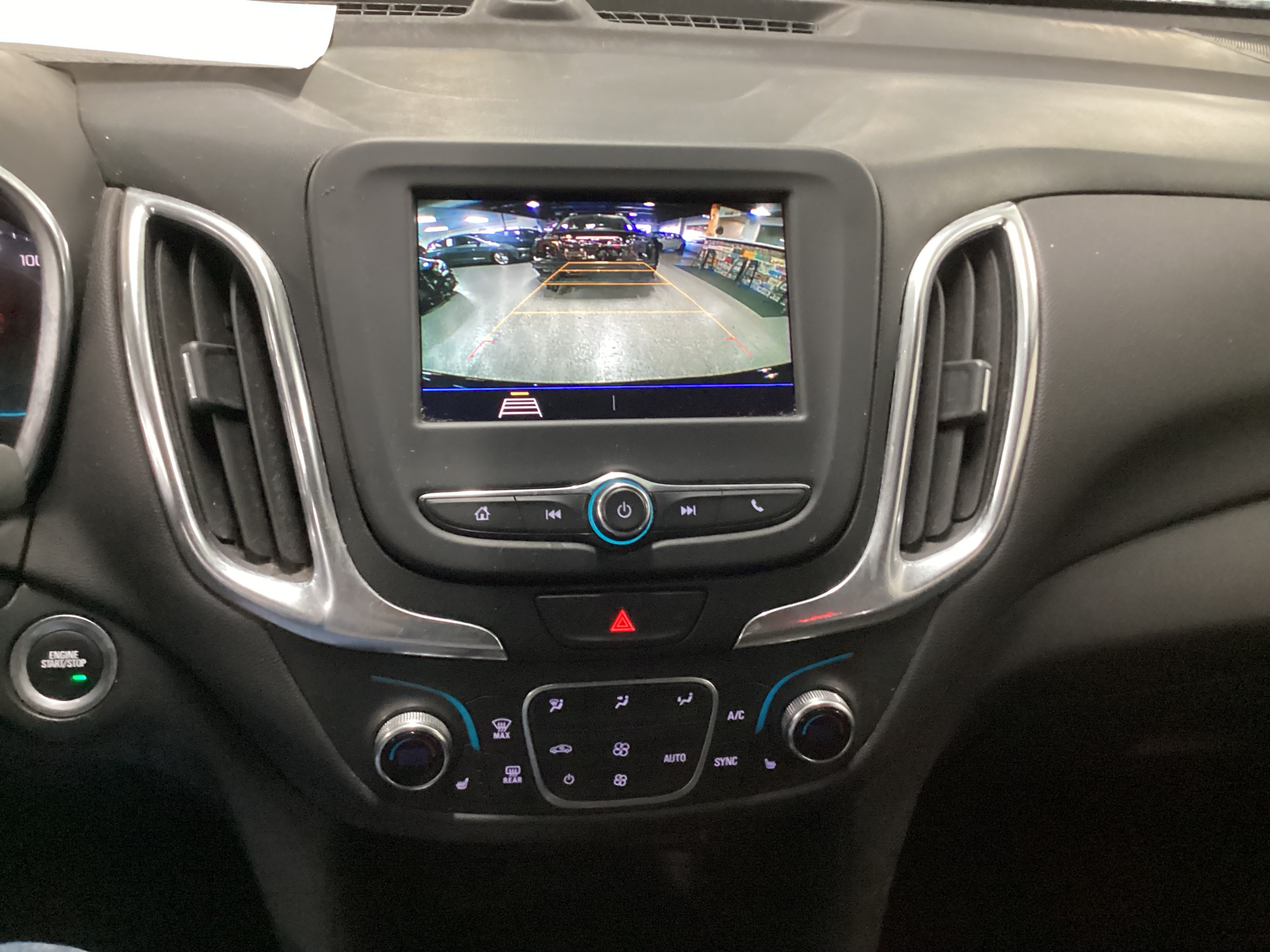 2020 CHEVROLET Equinox LT - Image 15