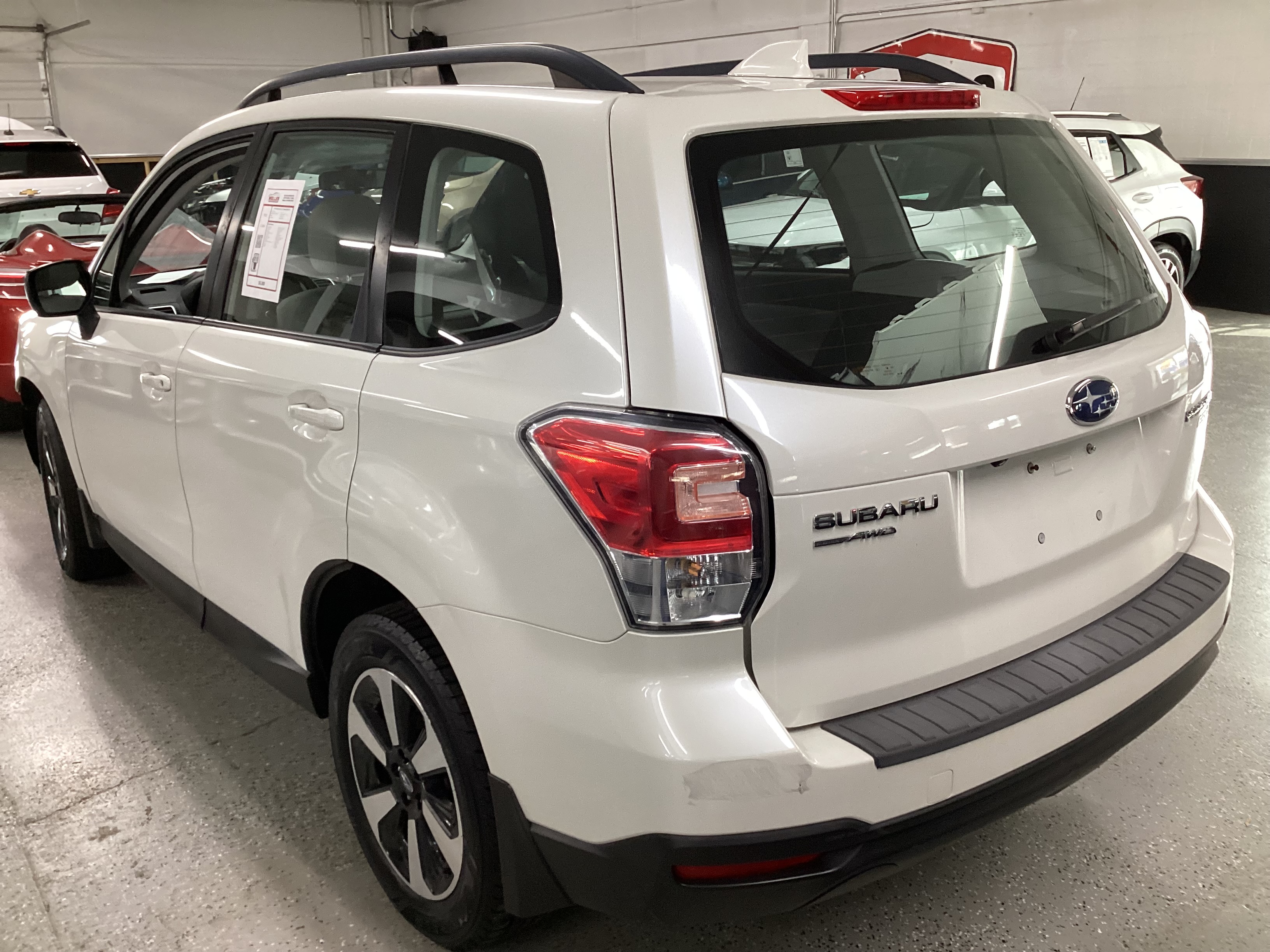 2017 SUBARU Forester Base AWD - Image 2