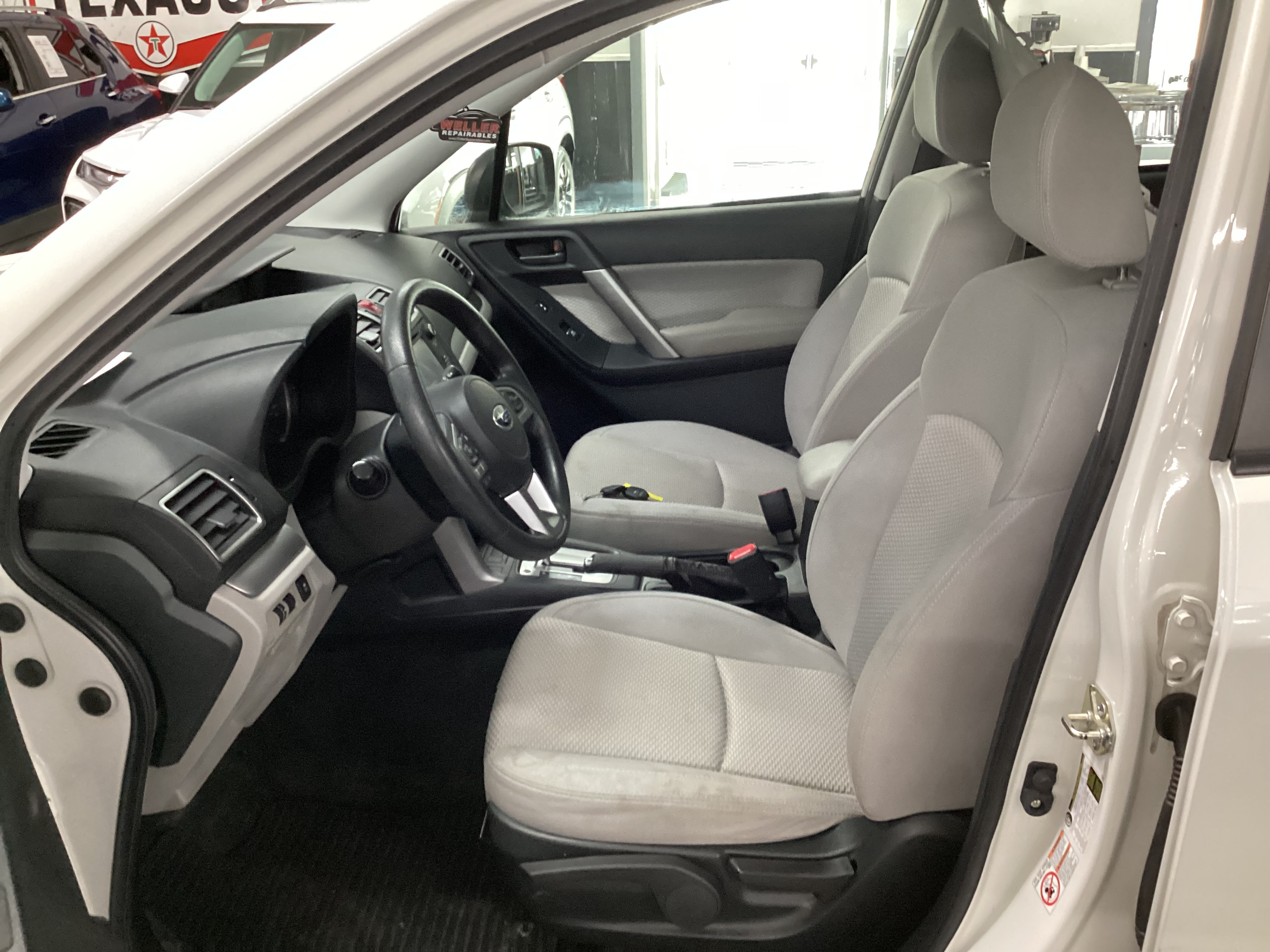 2017 SUBARU Forester Base AWD - Image 9