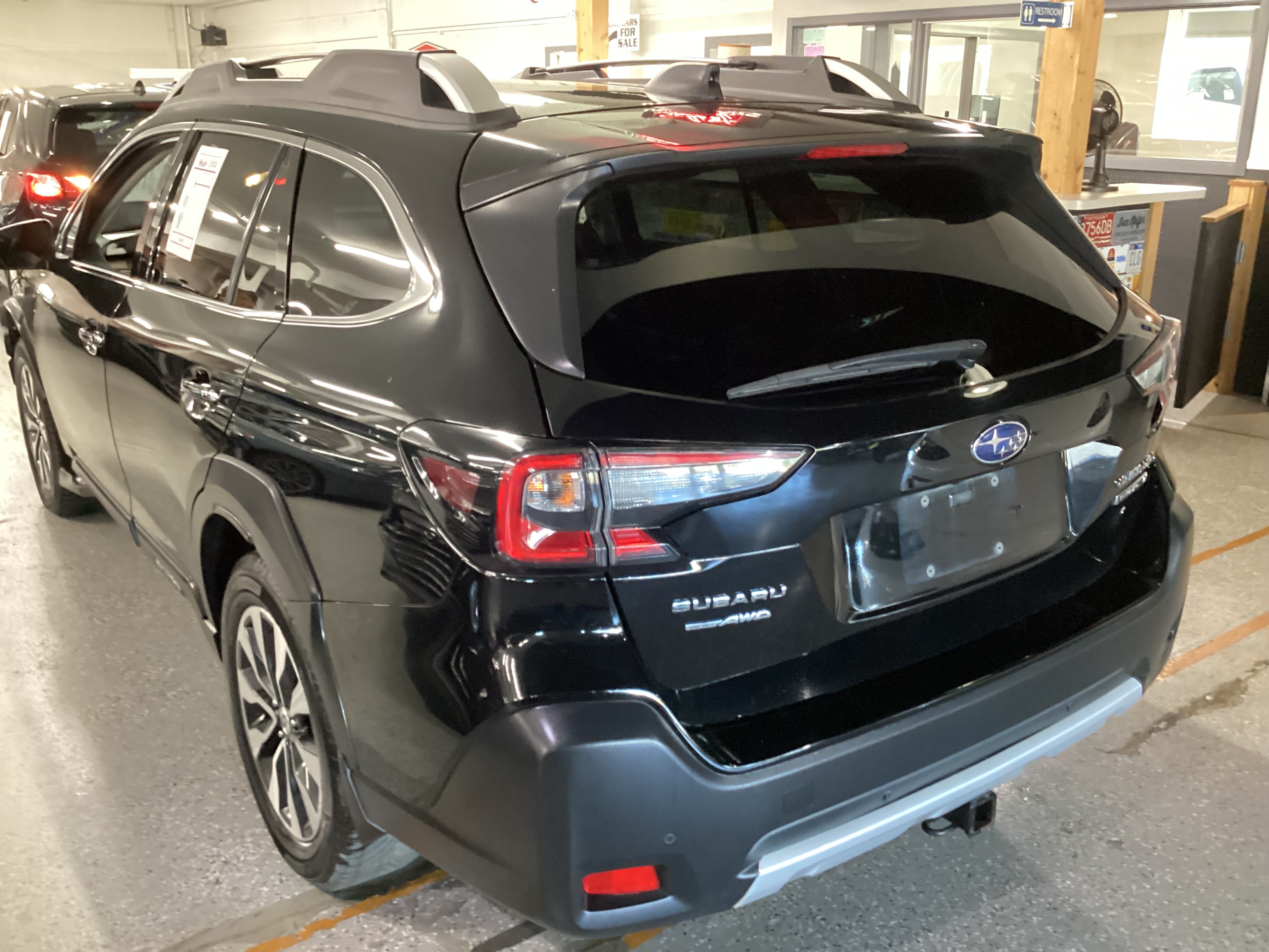 2023 SUBARU Outback Touring XT AWD - Image 2