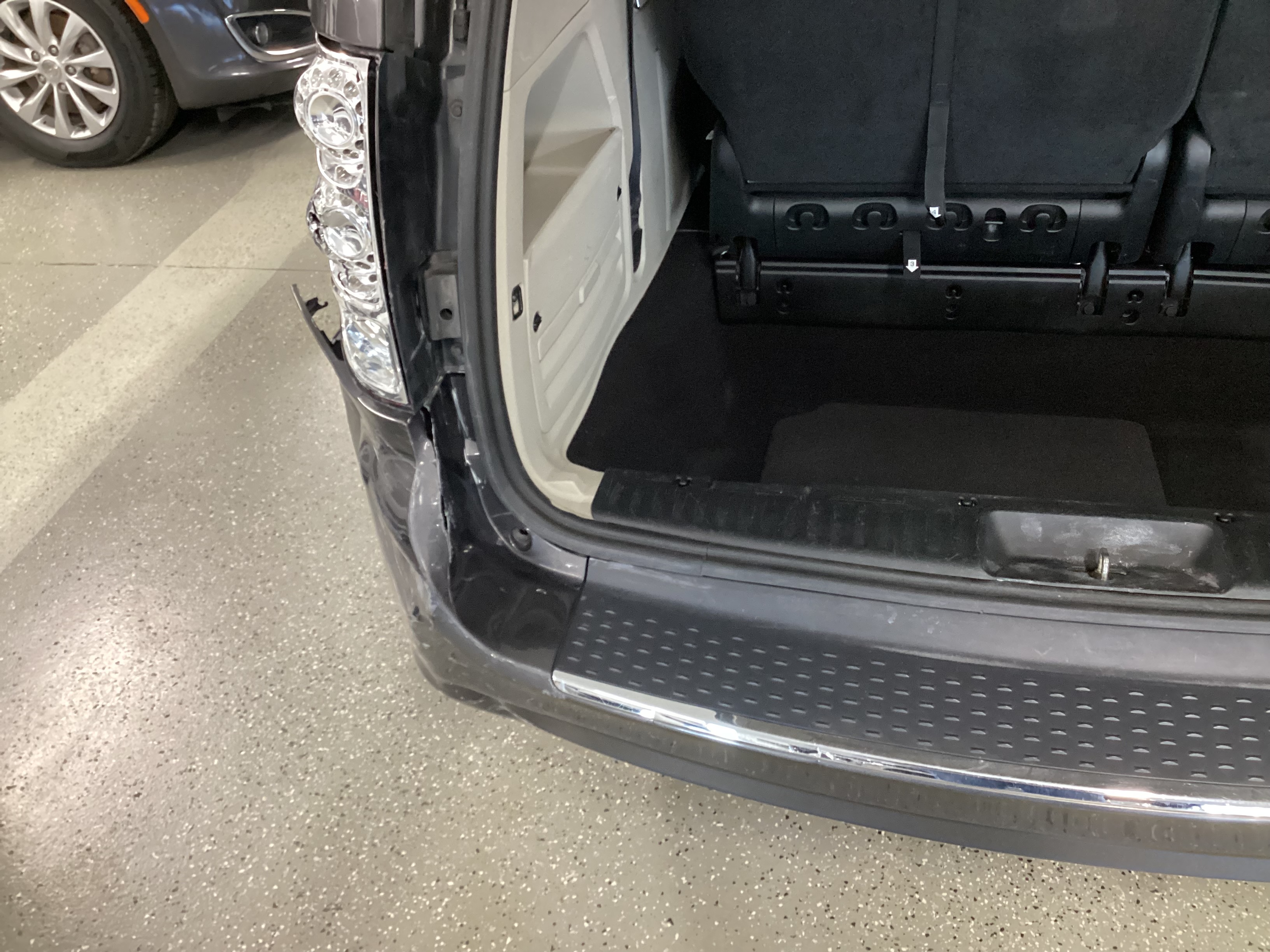 2017 DODGE Grand Caravan SE - Image 9